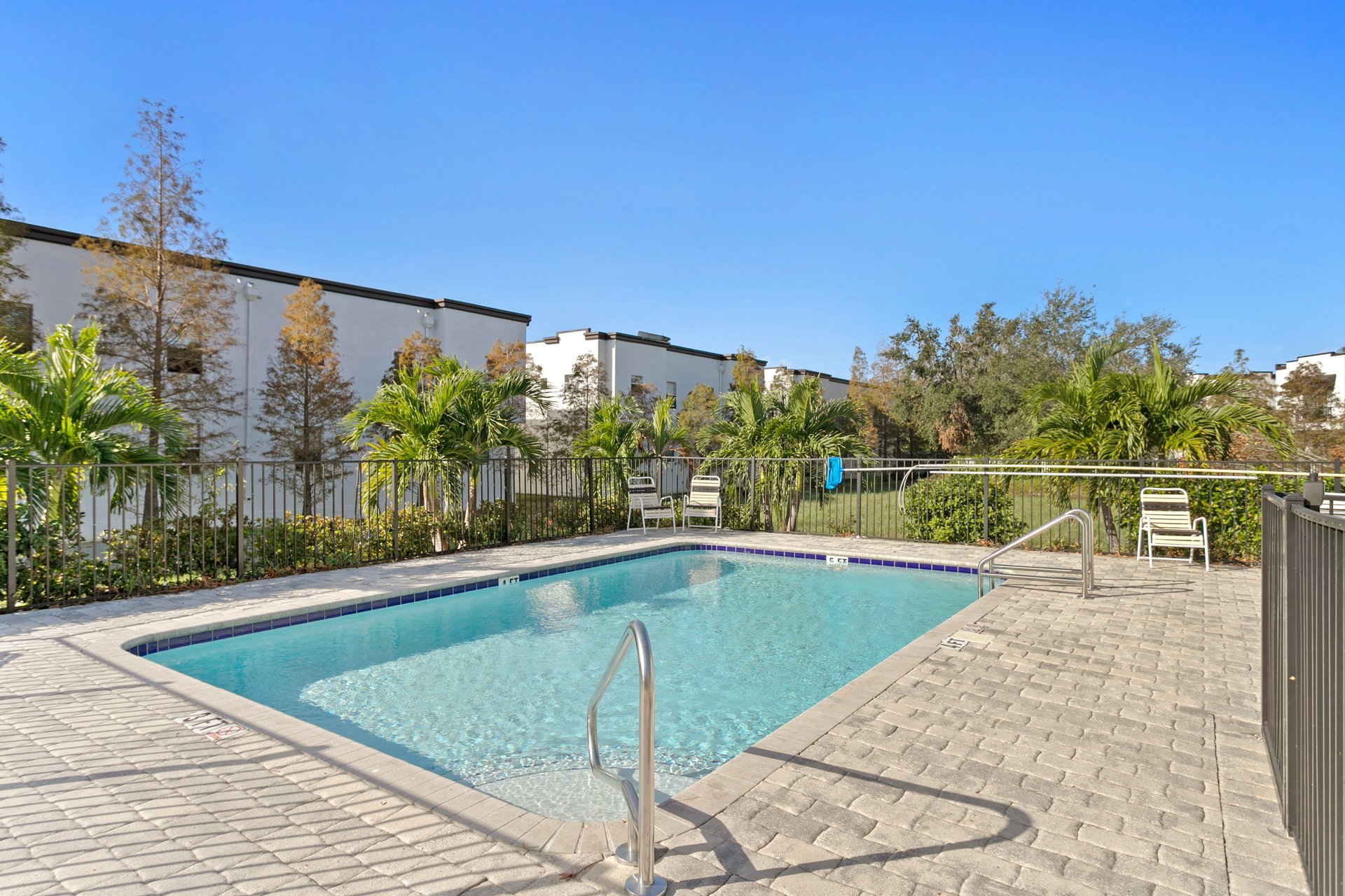 6530 BISCAYNE SHORE LN