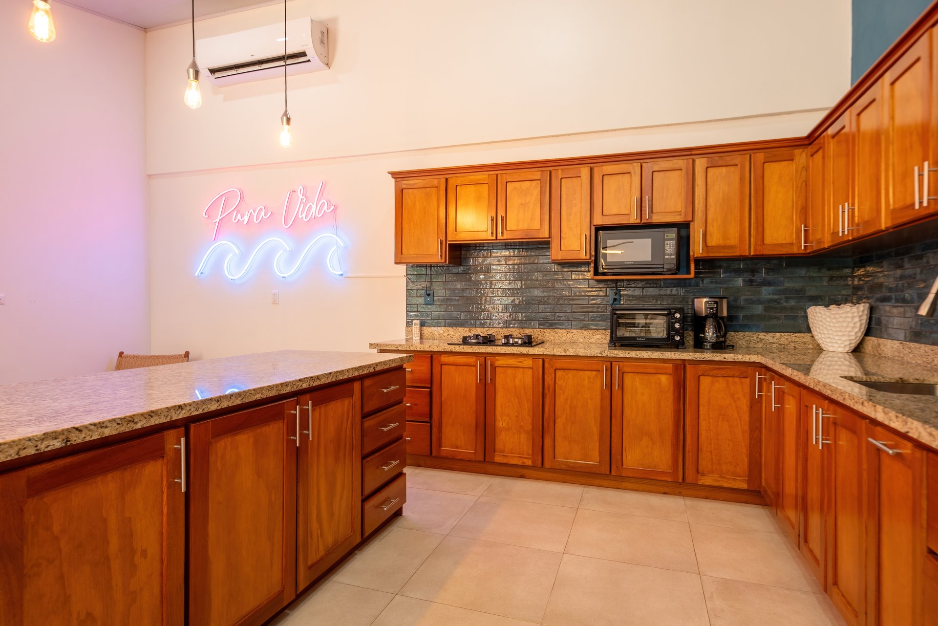 3 Bedroom Stylish Oasis, Close to the Beach and the Uvita River!