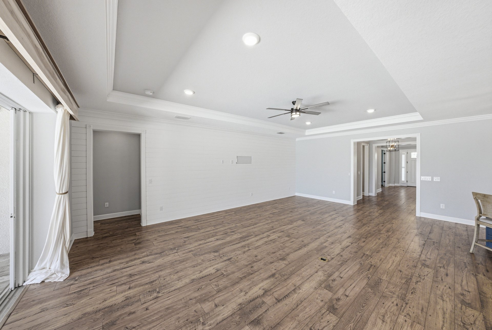 6883 BRADBURY CIR