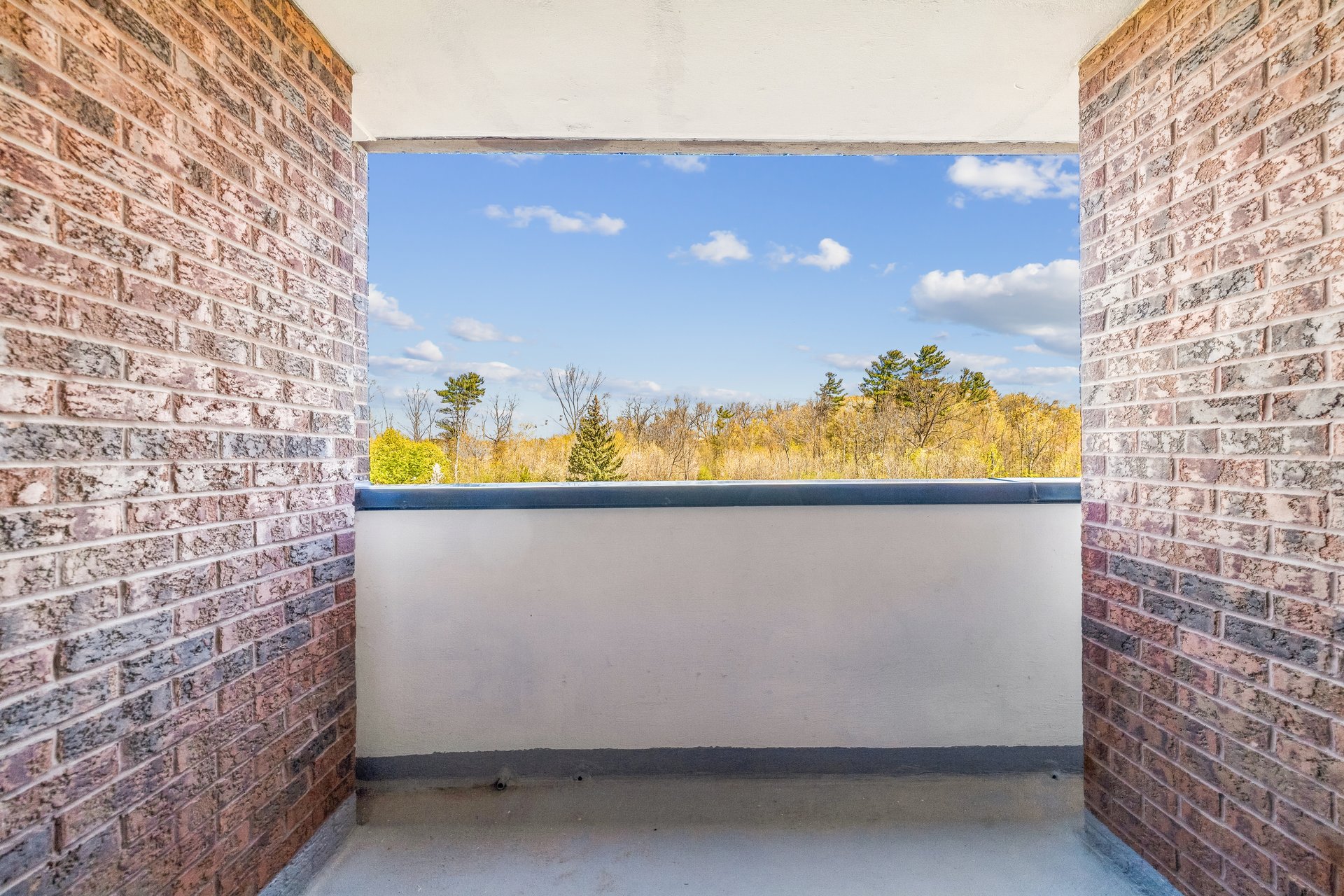 Bright and spacious studio apartment in great location