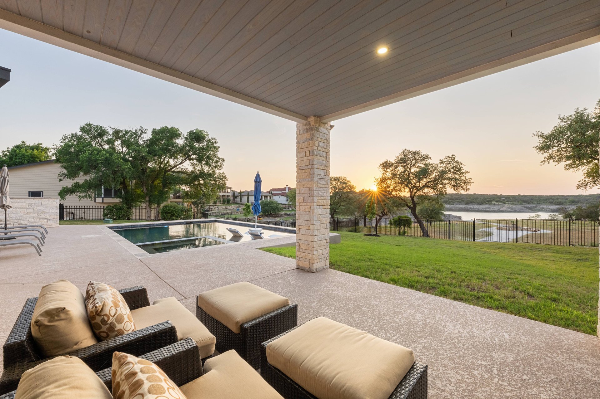 2912 Patriot Drive & 3002 Point Cove