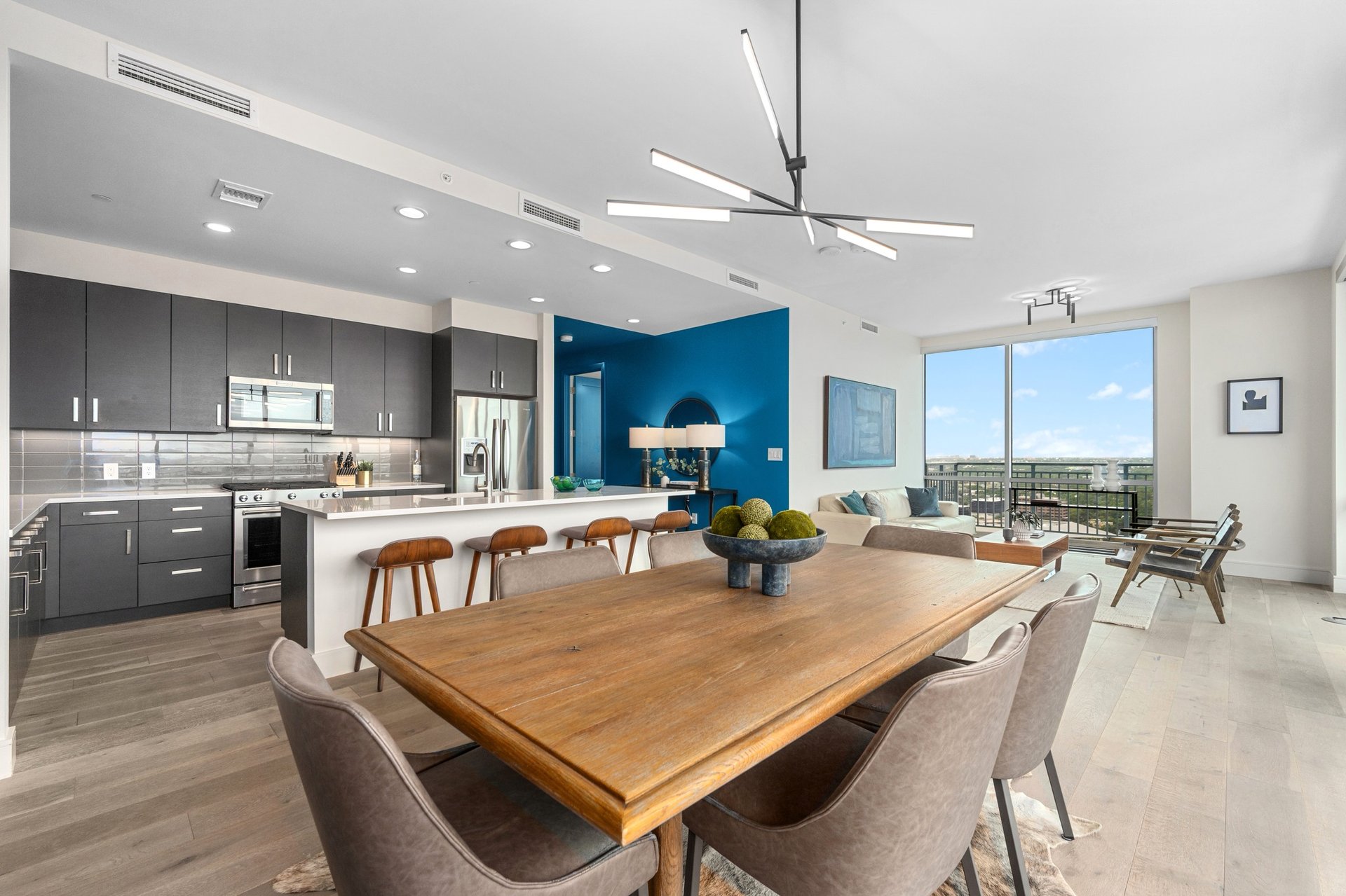 222 West Avenue #2802
