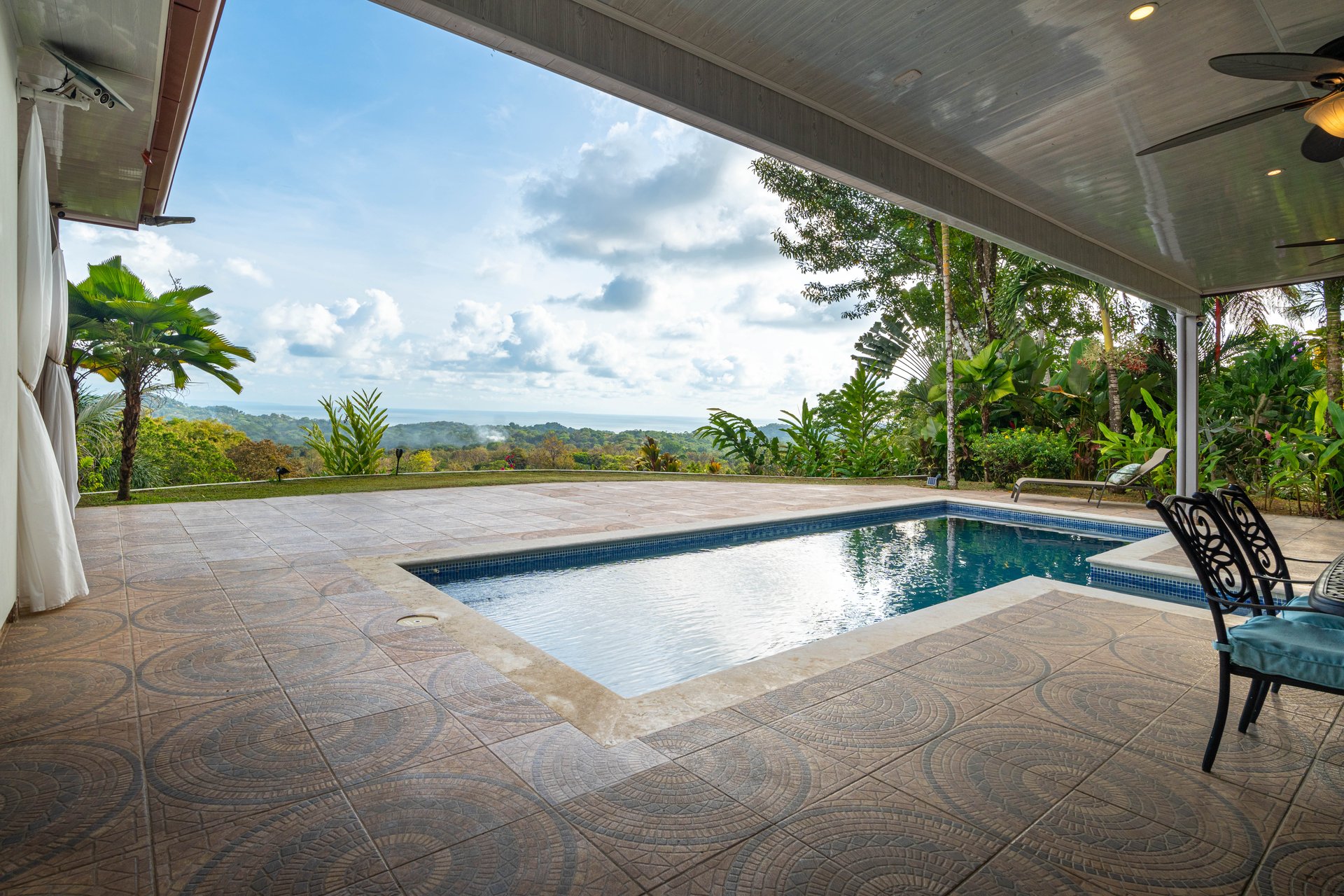 Expansive Ocean Views, Central Ojochal - 3 bed, 3 bath!