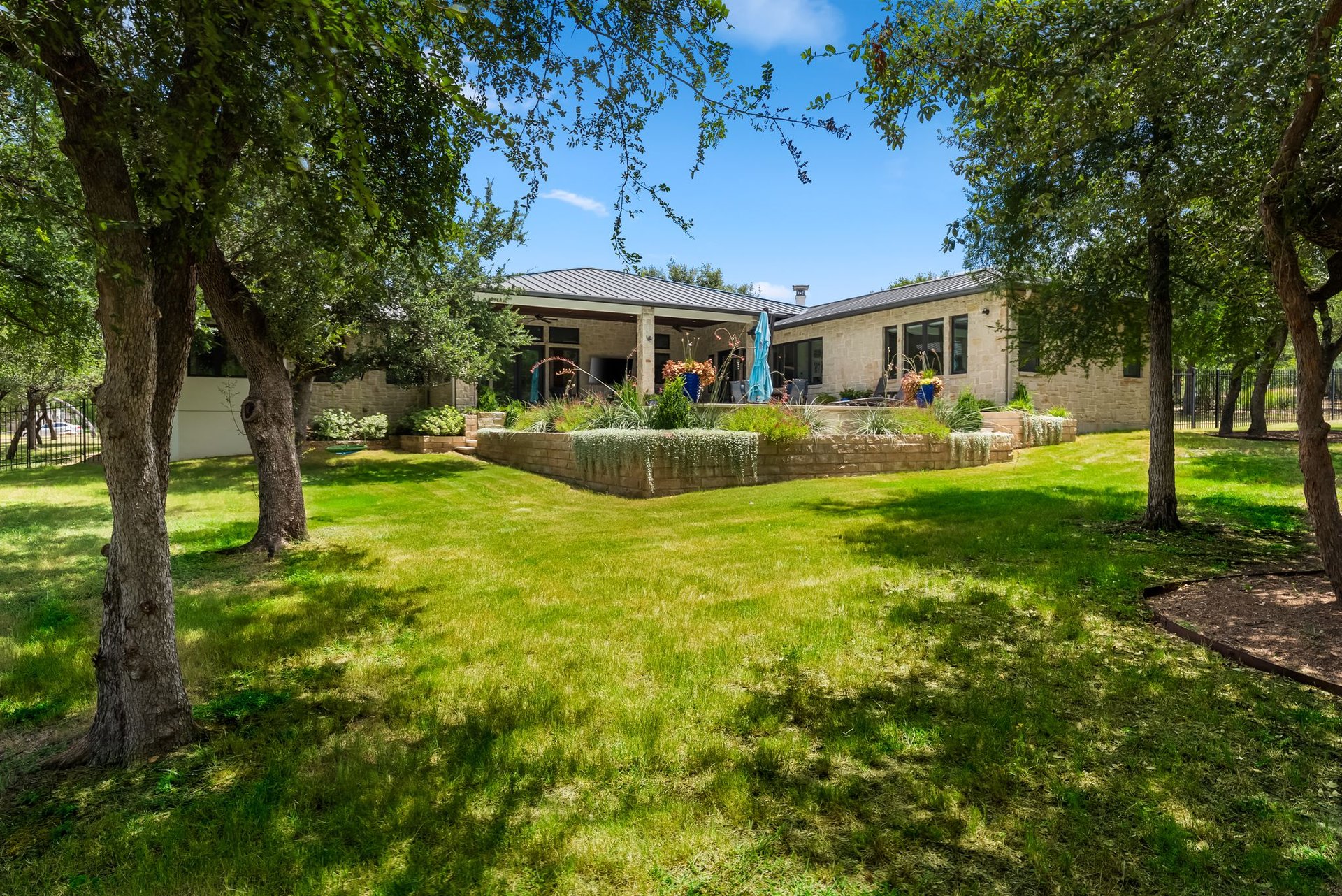 7808 Regolizia Cove