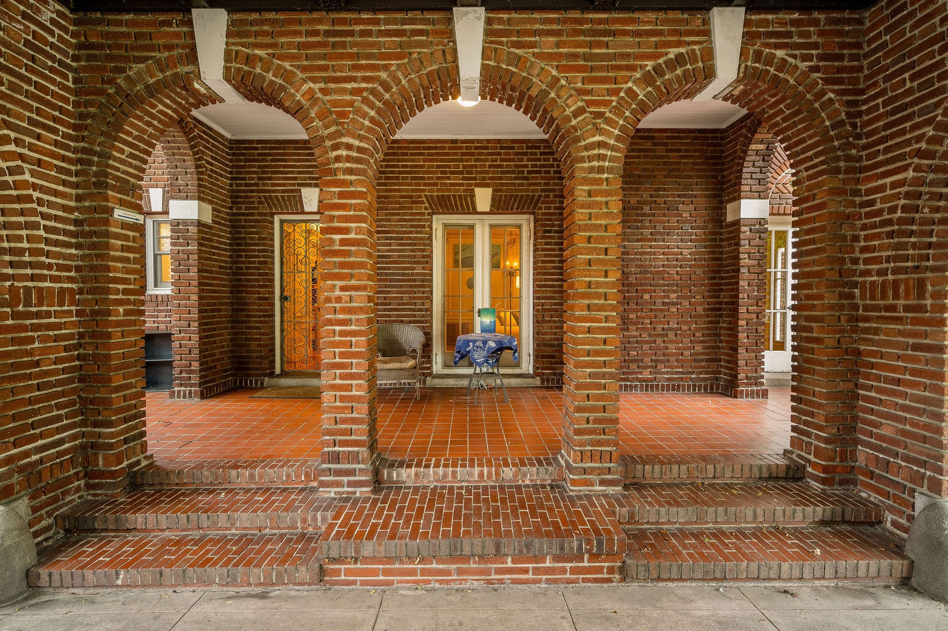1130 Westchester Pl