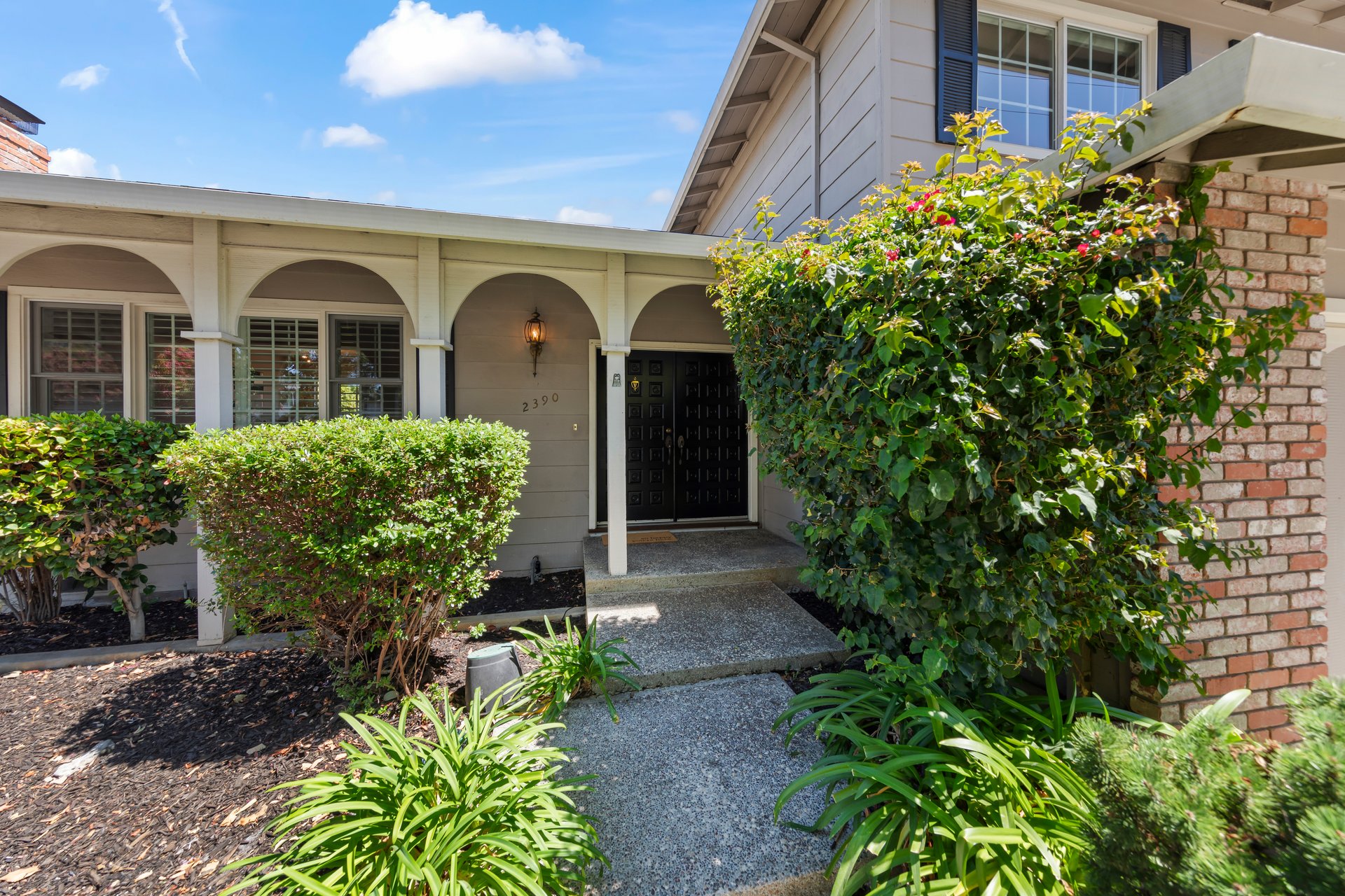 2390 Harris Ct.