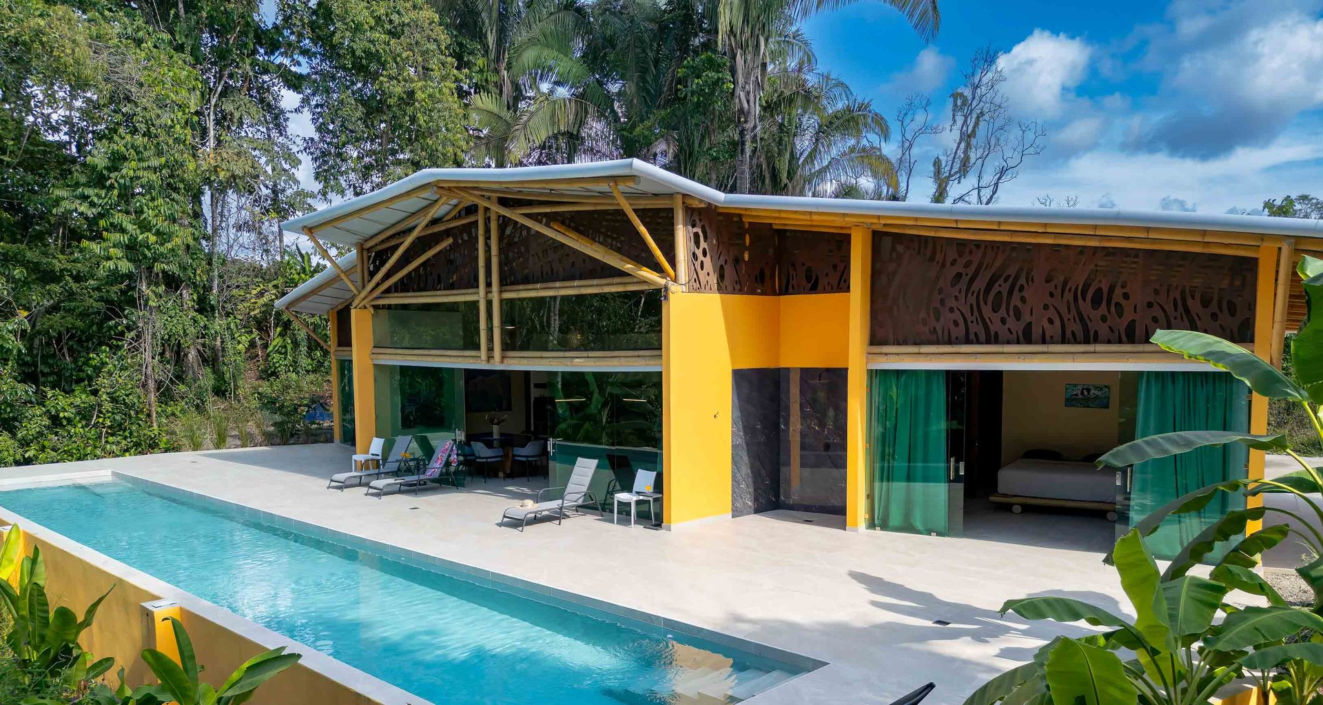Villa Bamboo Luxury Jungle Retreat near the Marina
