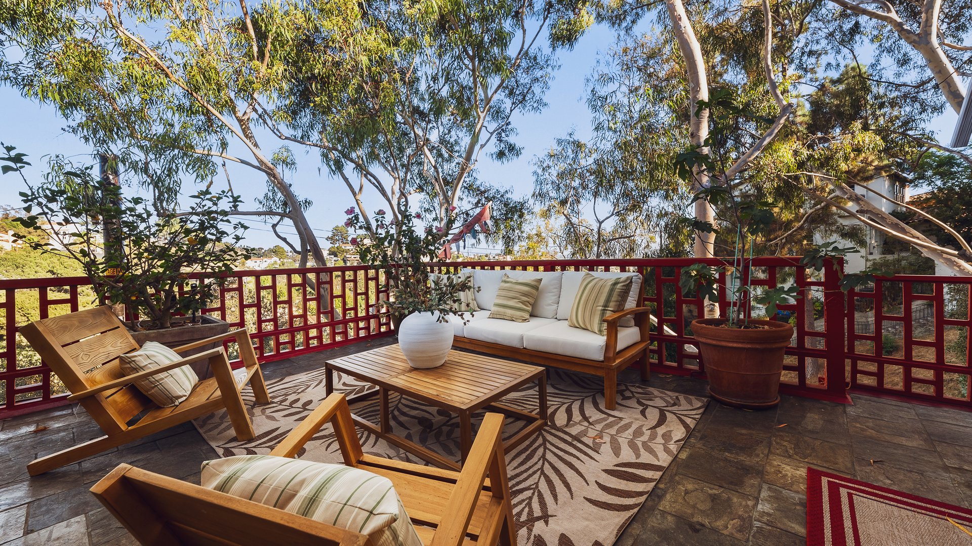 2882 Belden Dr, hollywood hills