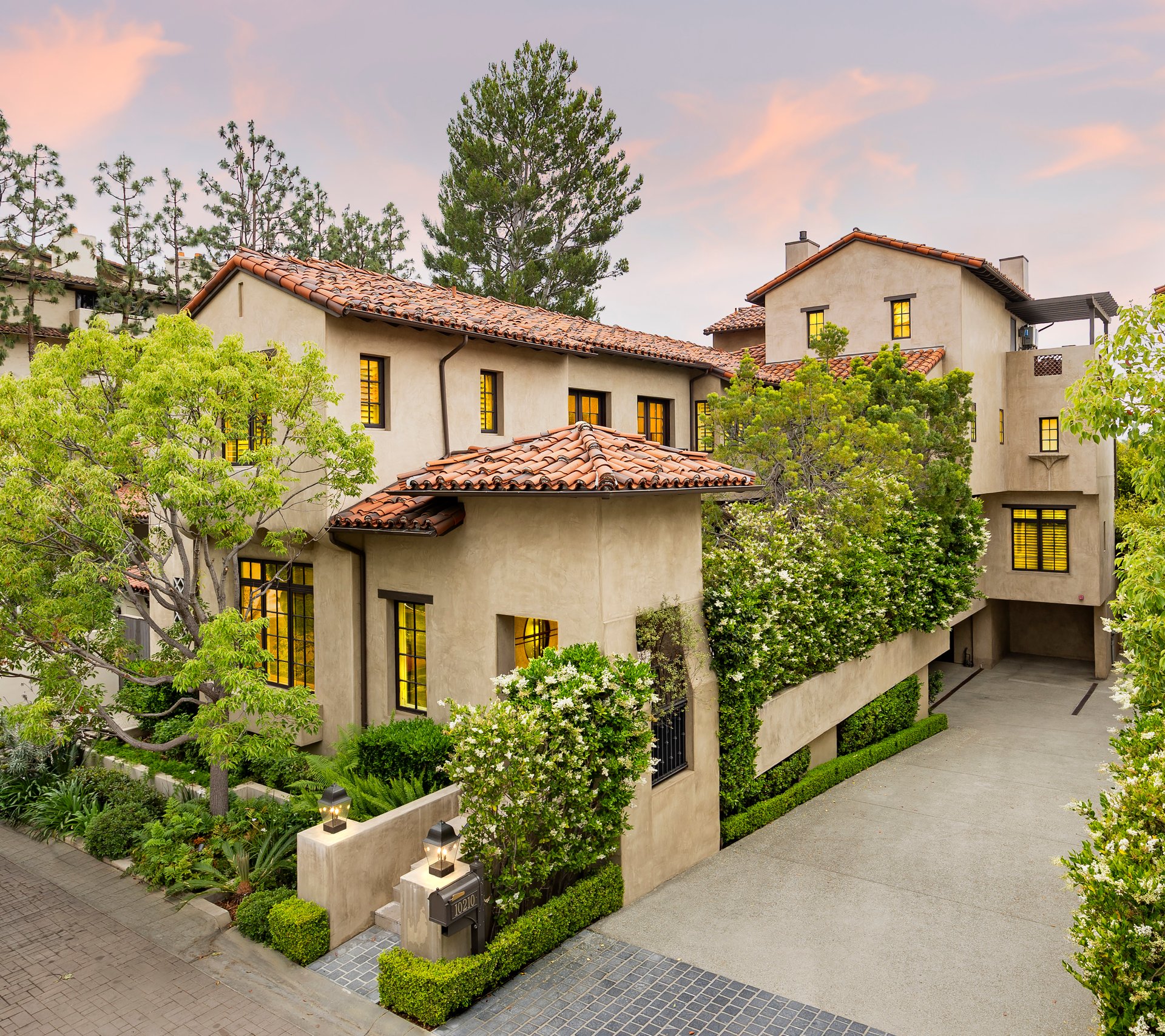 10210 Century Woods Dr, Century City