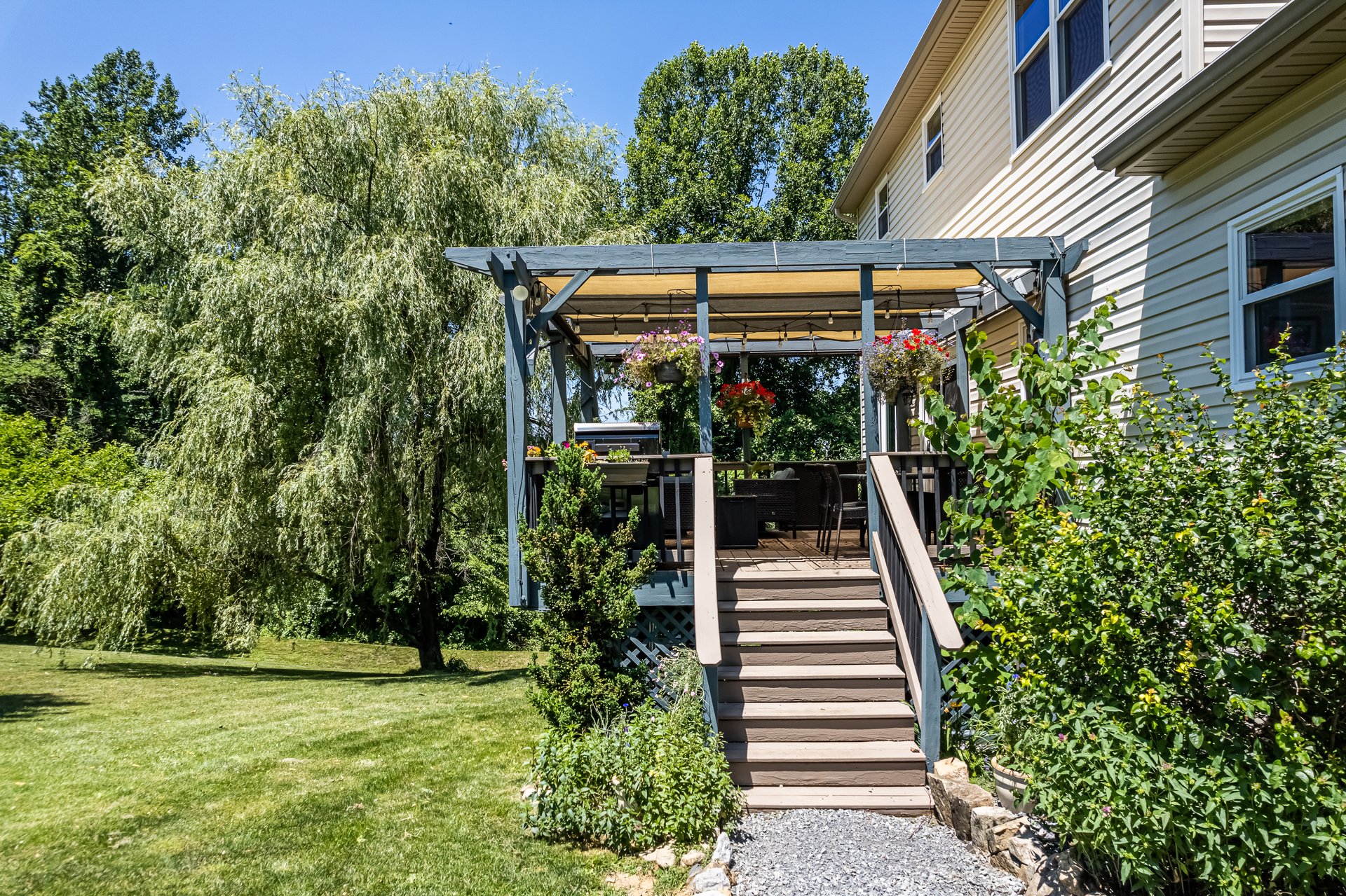3892 Beeline Drive
