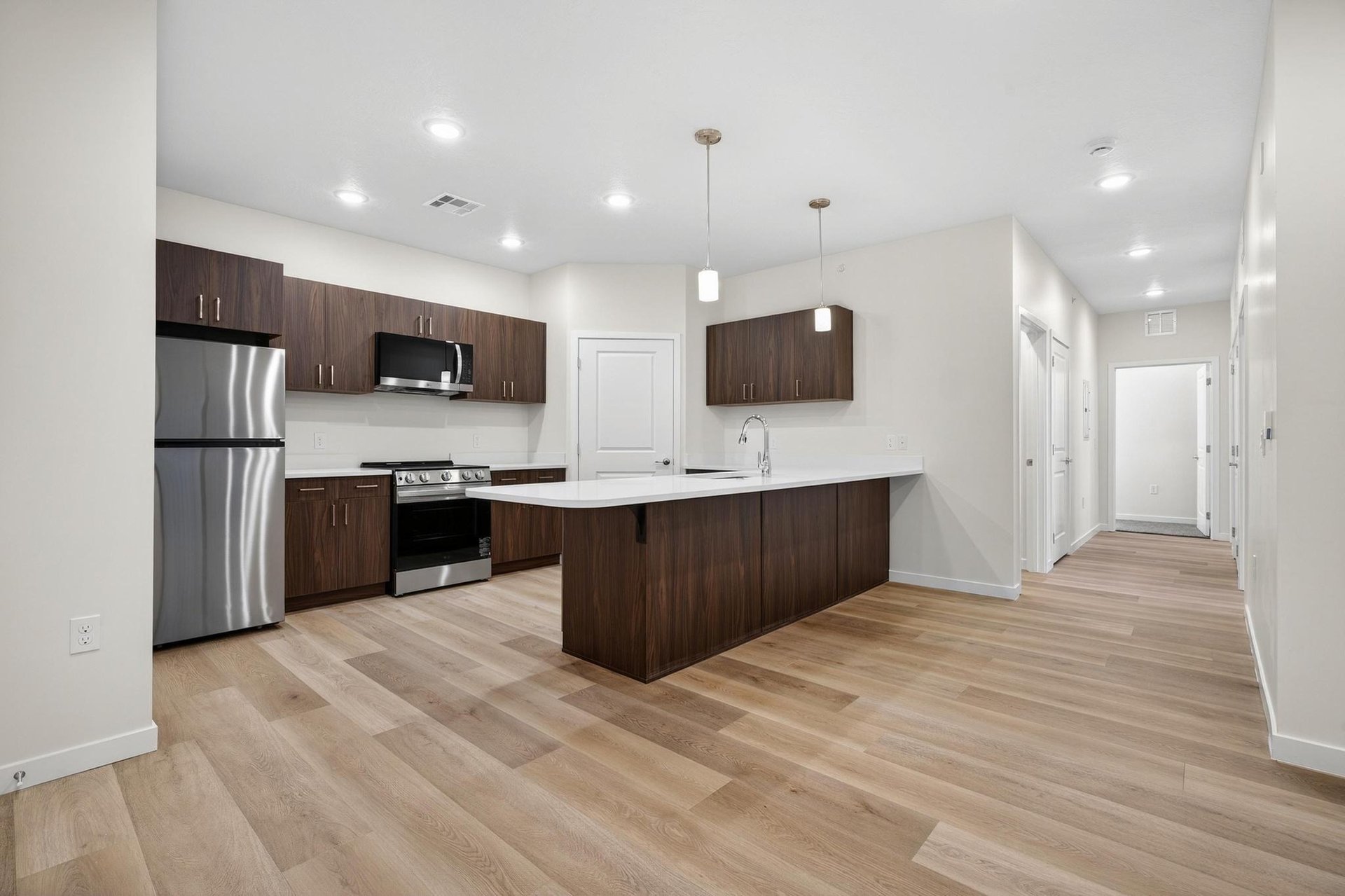 983 W State St B-303