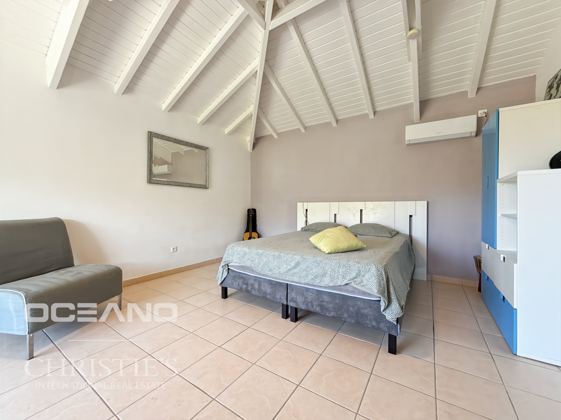 Spacious 3-Bedroom Villa + Studio – OYSTER POND