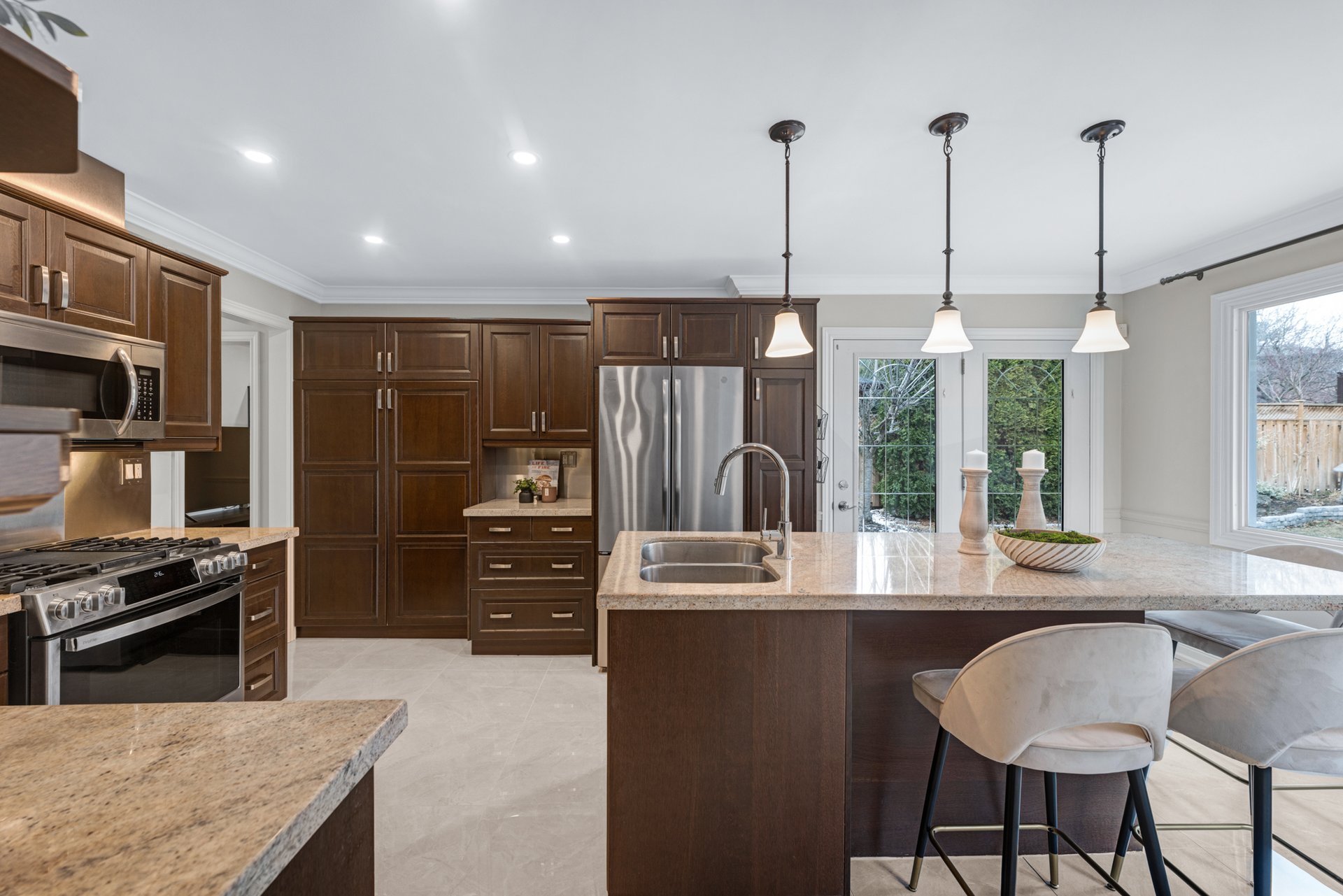 1053 Red Pine Cres