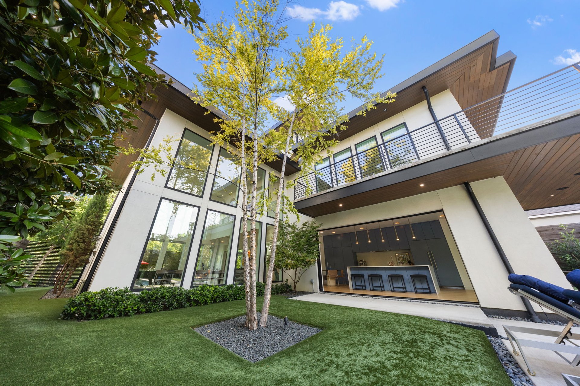 423 W Colorado Boulevard