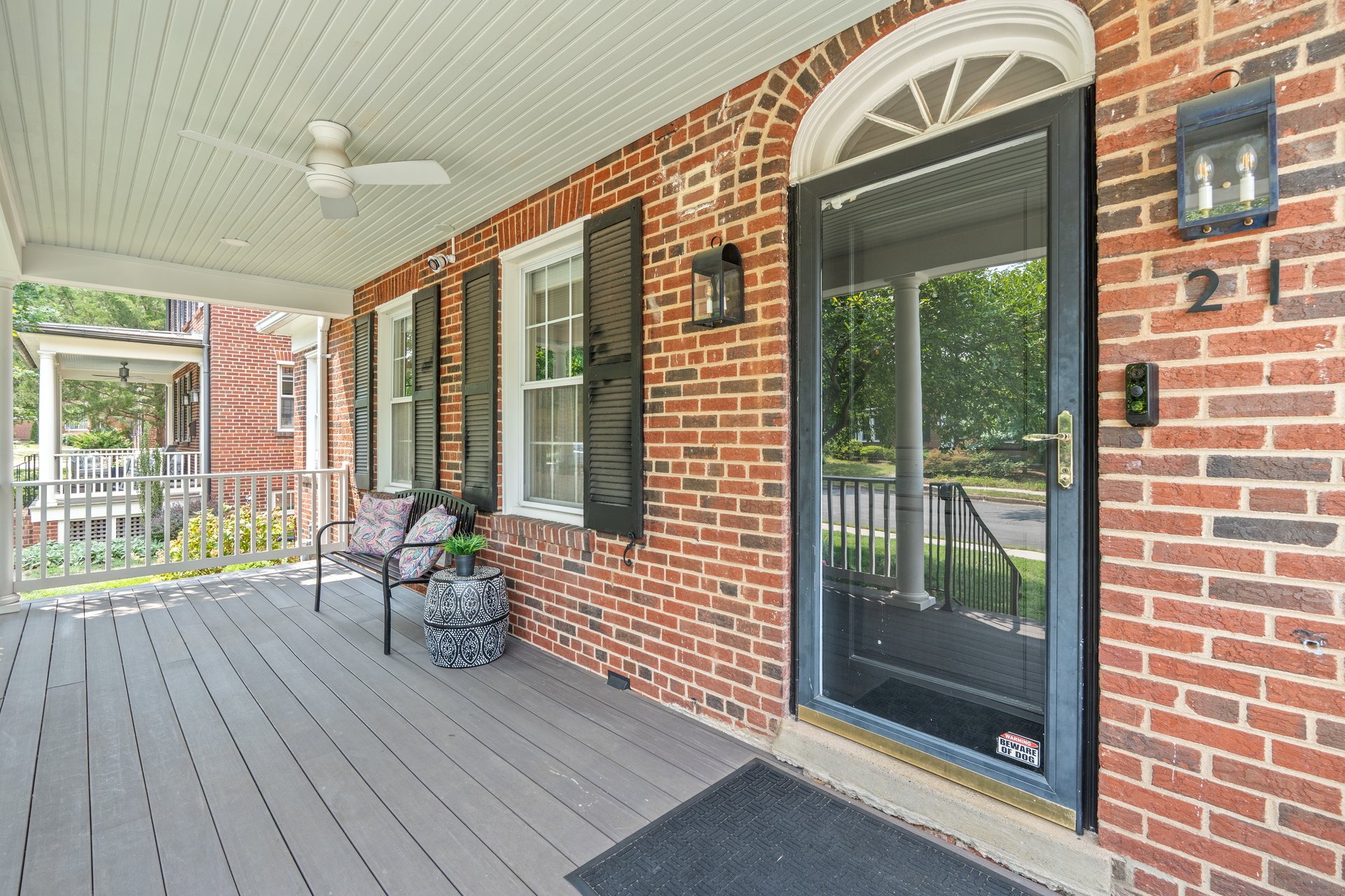 21 W Oak Street