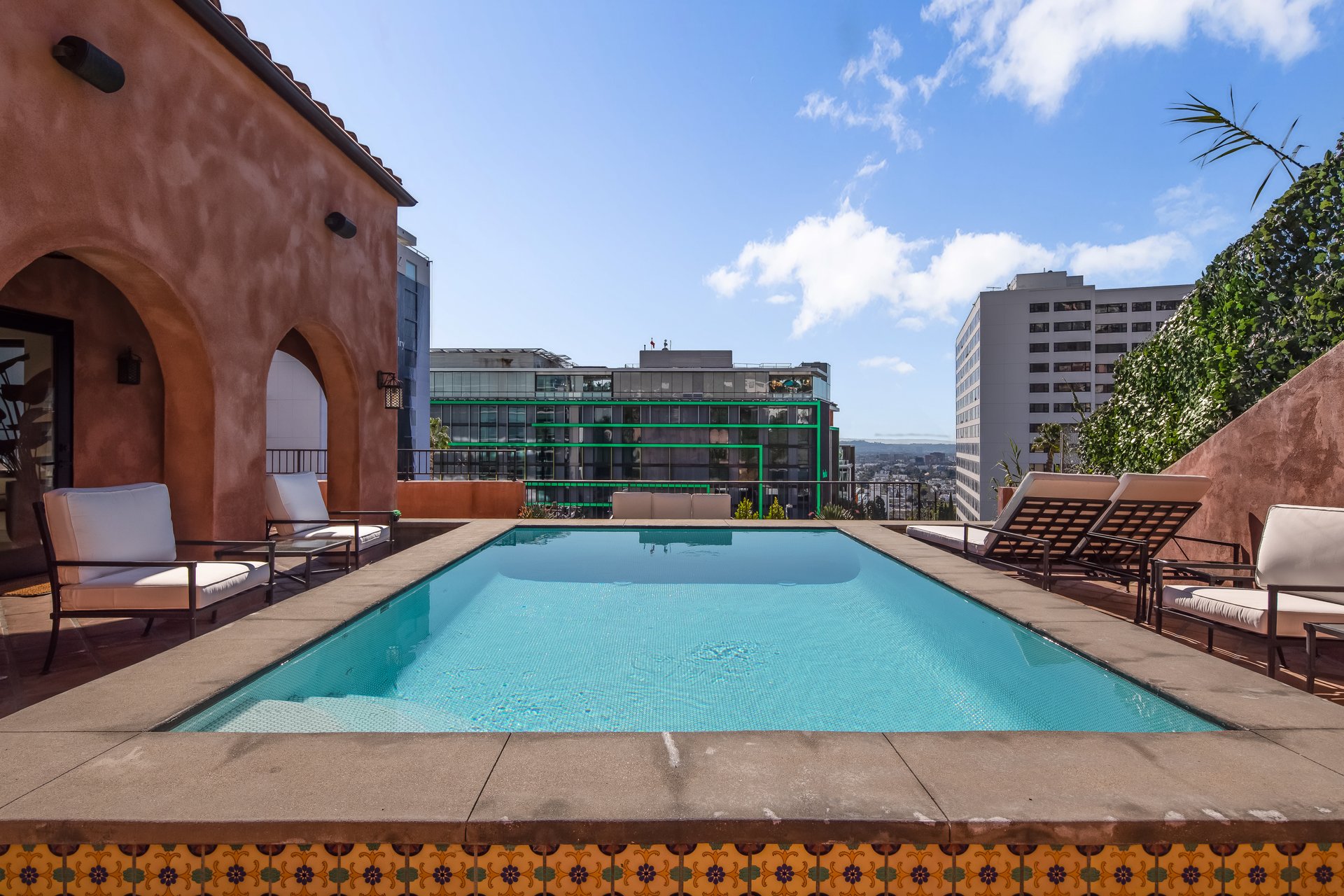 8425 W Sunset Blvd, West Hollywood