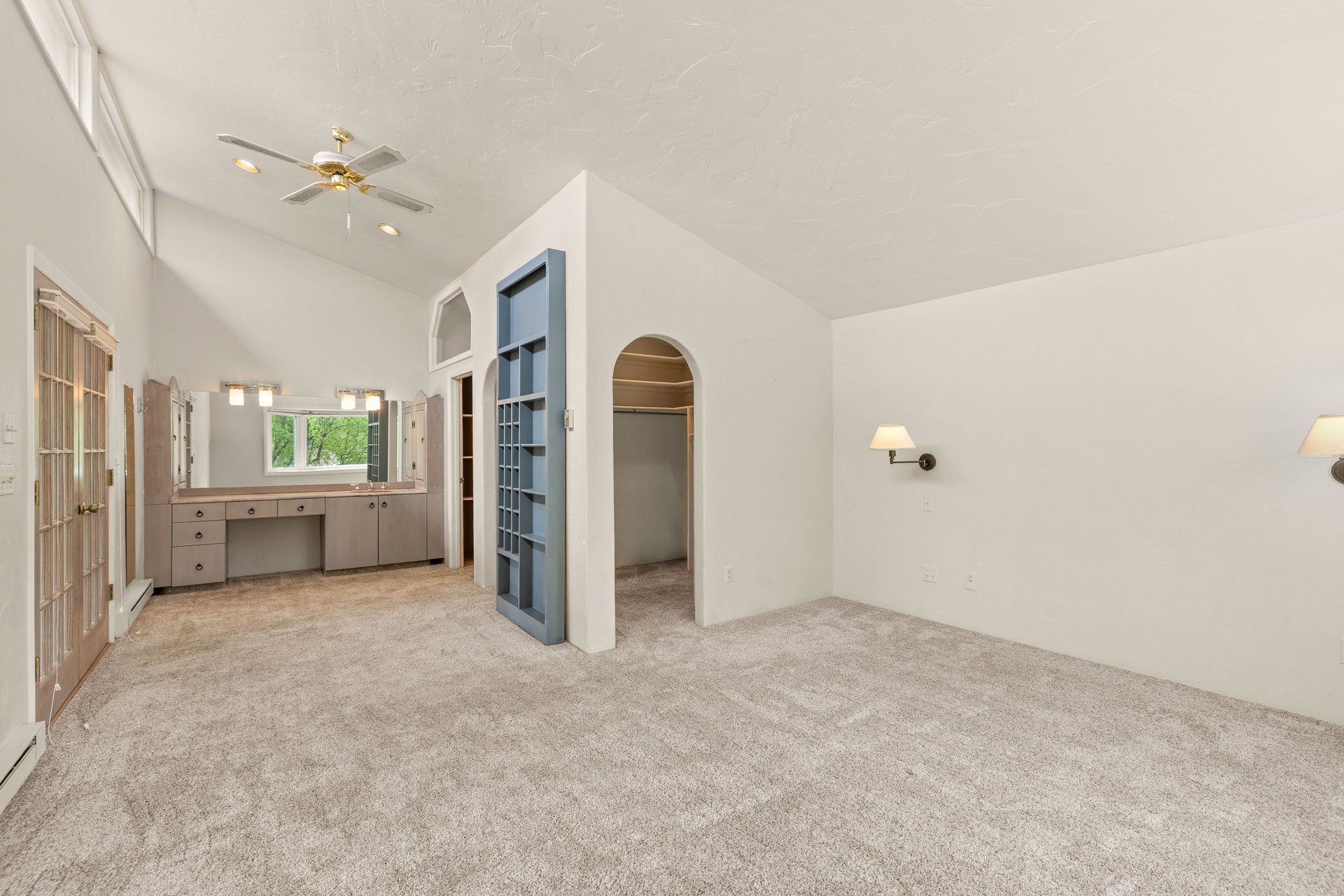 Spacious Mid-Valley Residence Near Crown Mountain Park