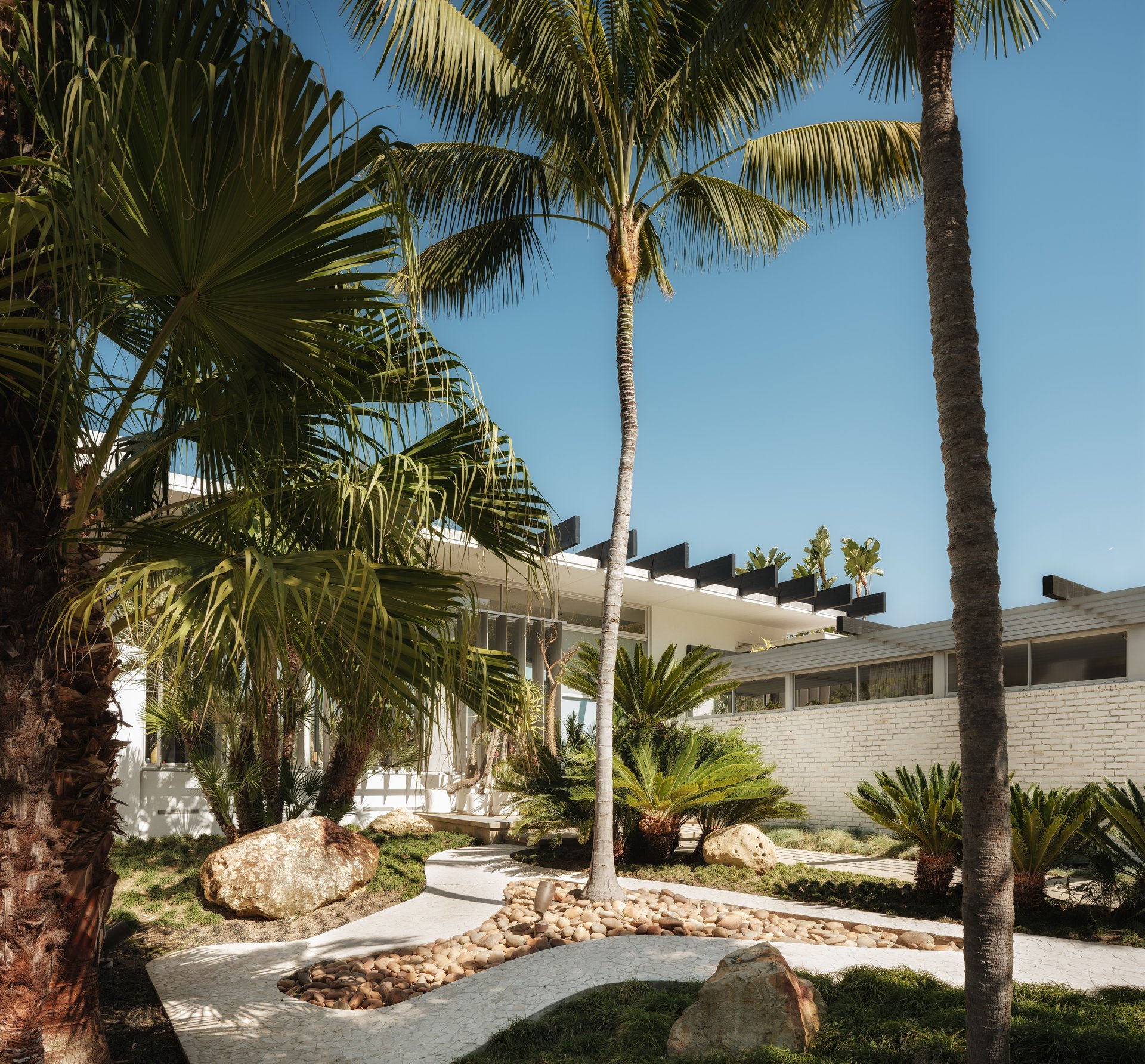 1911 La Mesa Dr