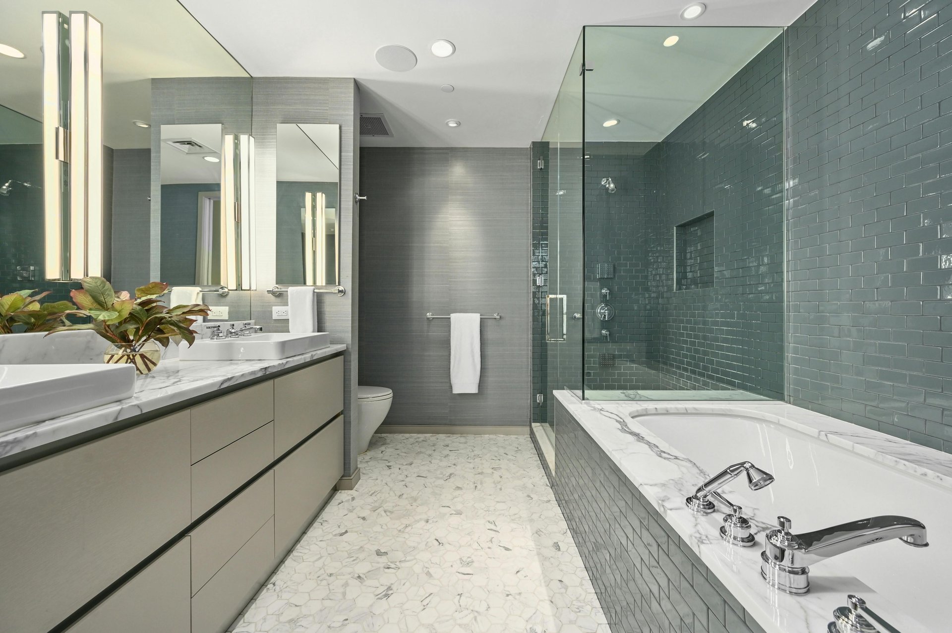 200 Congress Ave #35AC