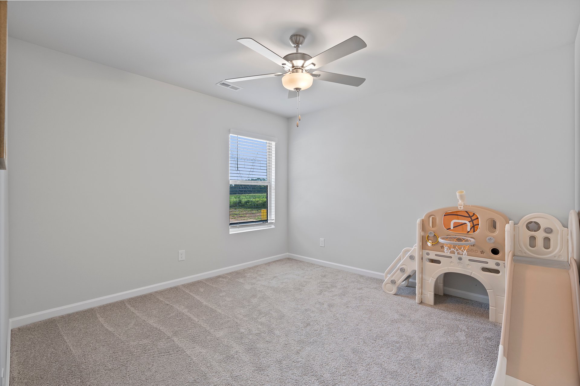 5 BEDROOMS! 3 BATHROOMS! ALMOST BRAND NEW!