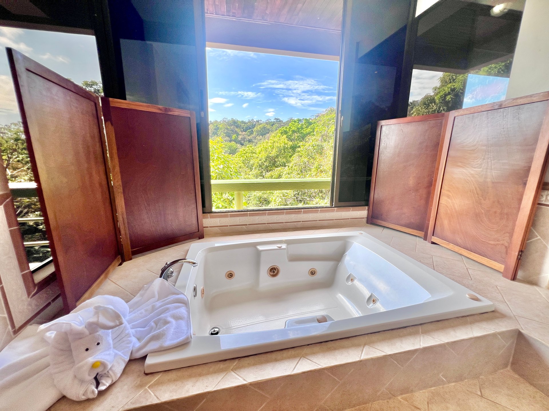 Exclusive Villa Grande: 5-Bedroom Retreat with Panoramic Jungle & Sea Views Manuel Antonio