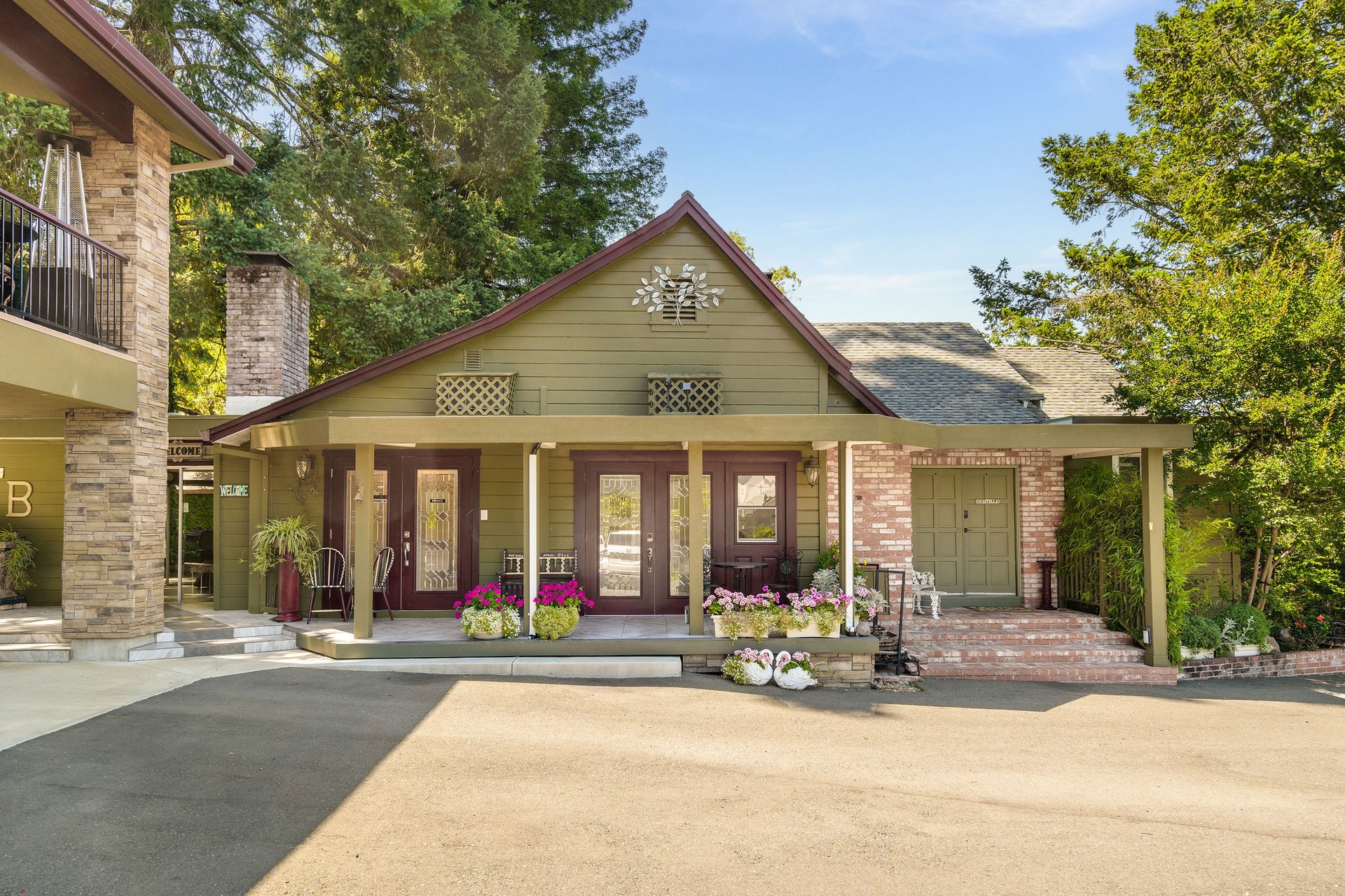 3037 Foothill Blvd