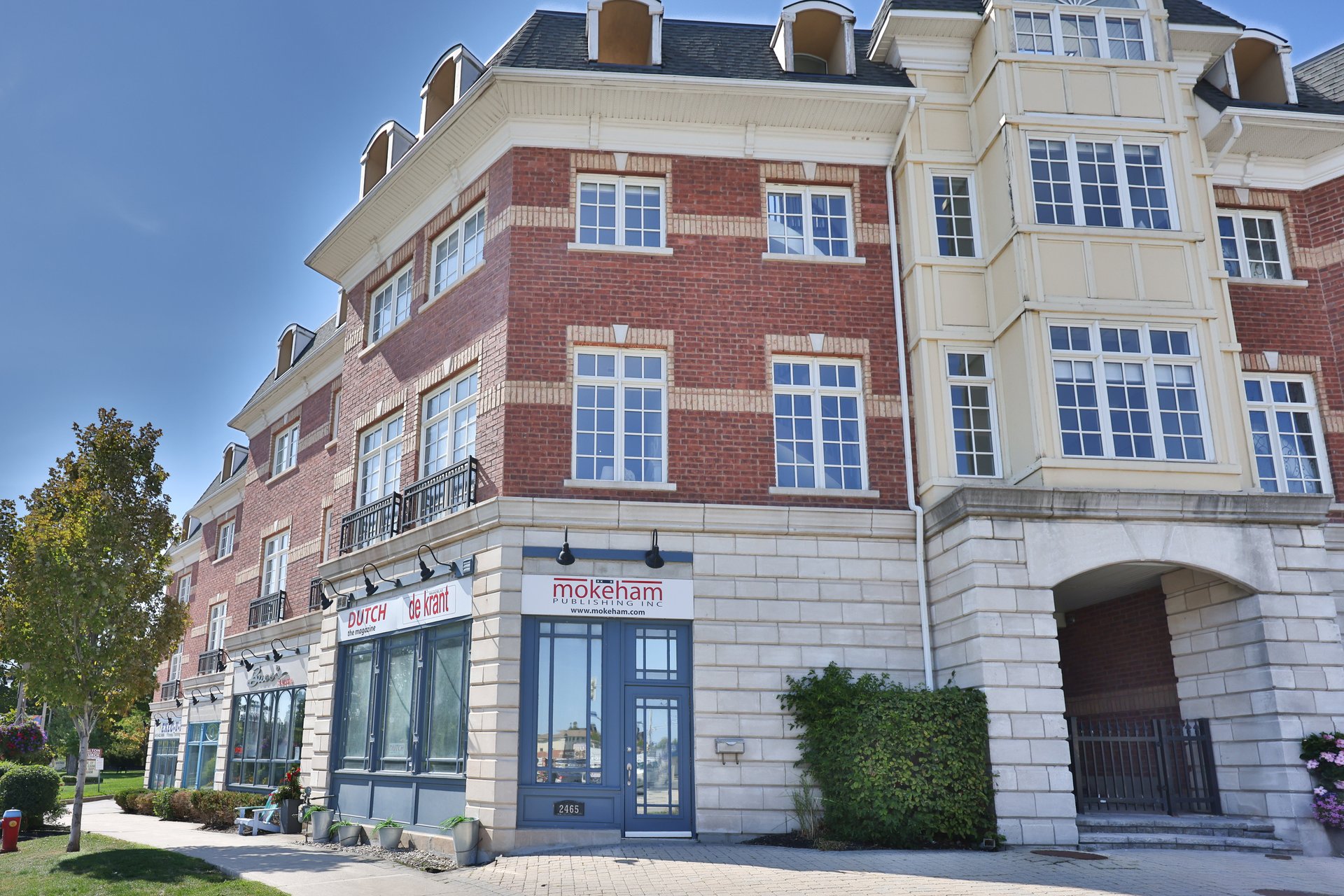 8-120 Bronte Road, Oakville 