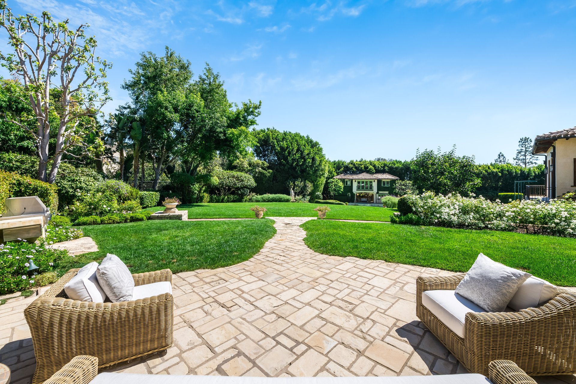 1550 Amalfi DR