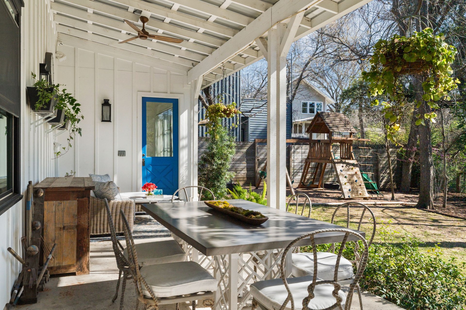 703 E Live Oak ST