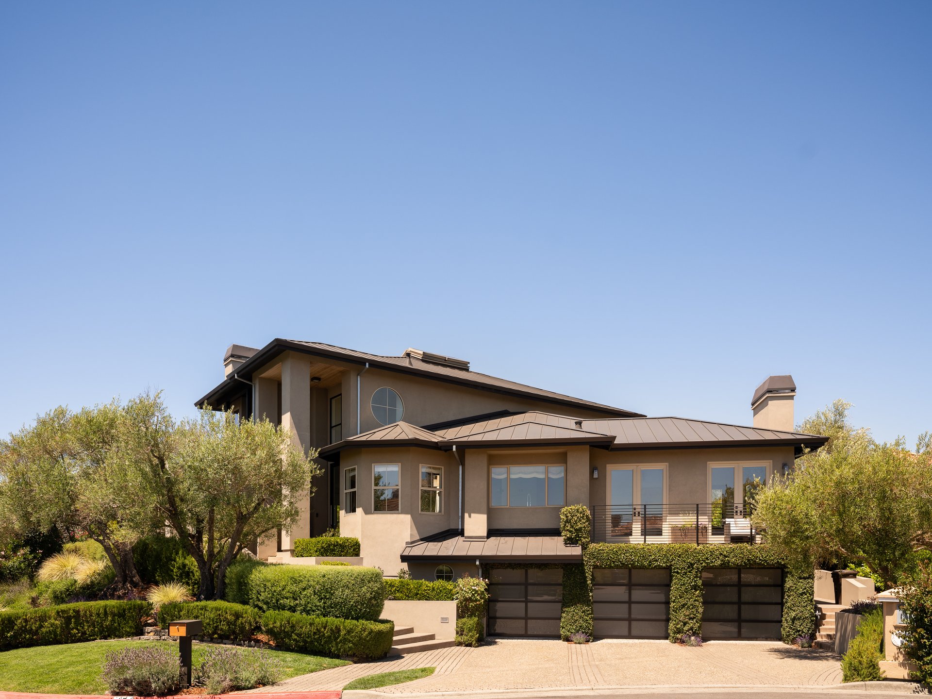 Architectural Modernism, Bay Views, and Exceptional Outdoor Living