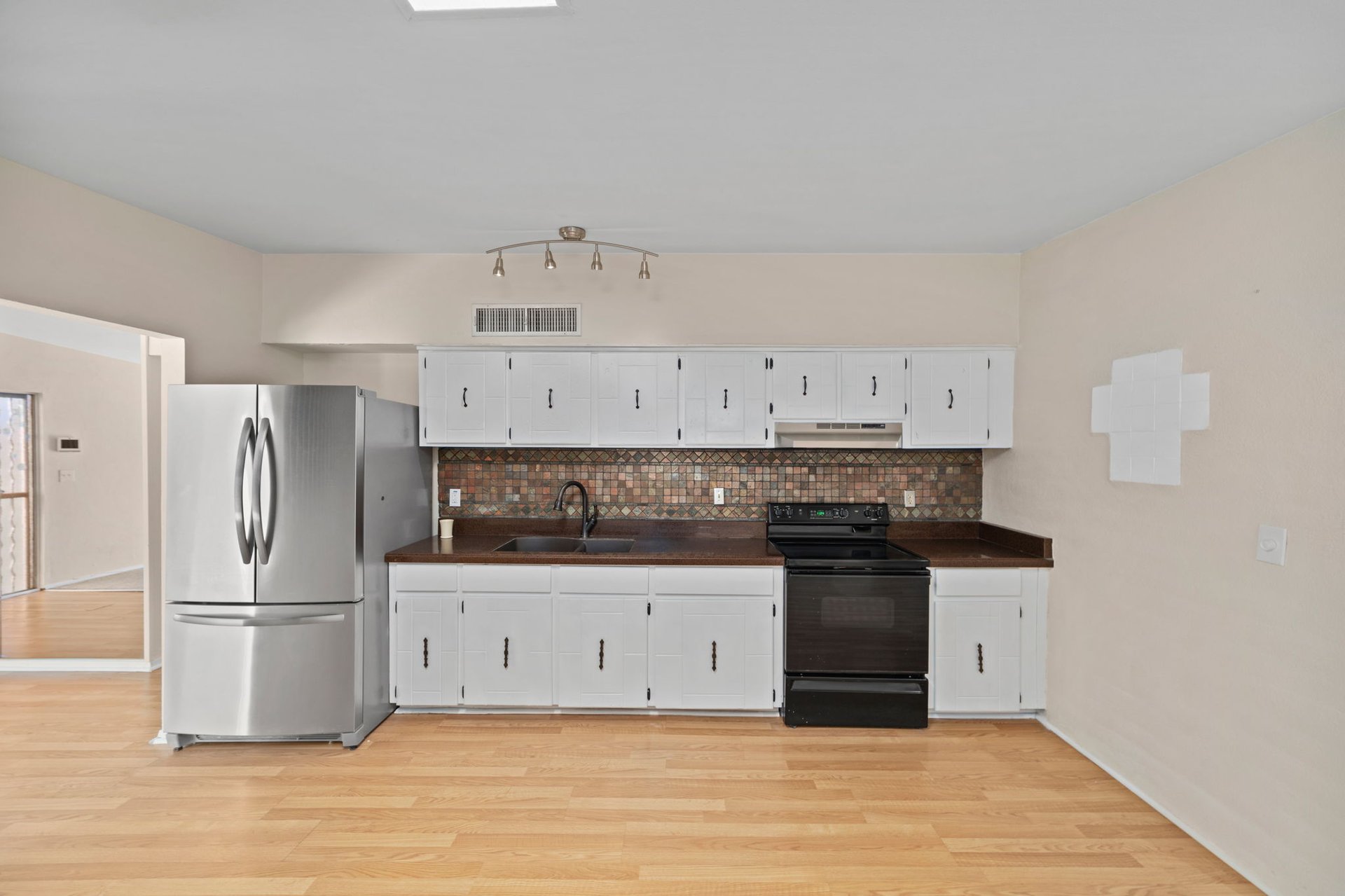 2540 S Marianne