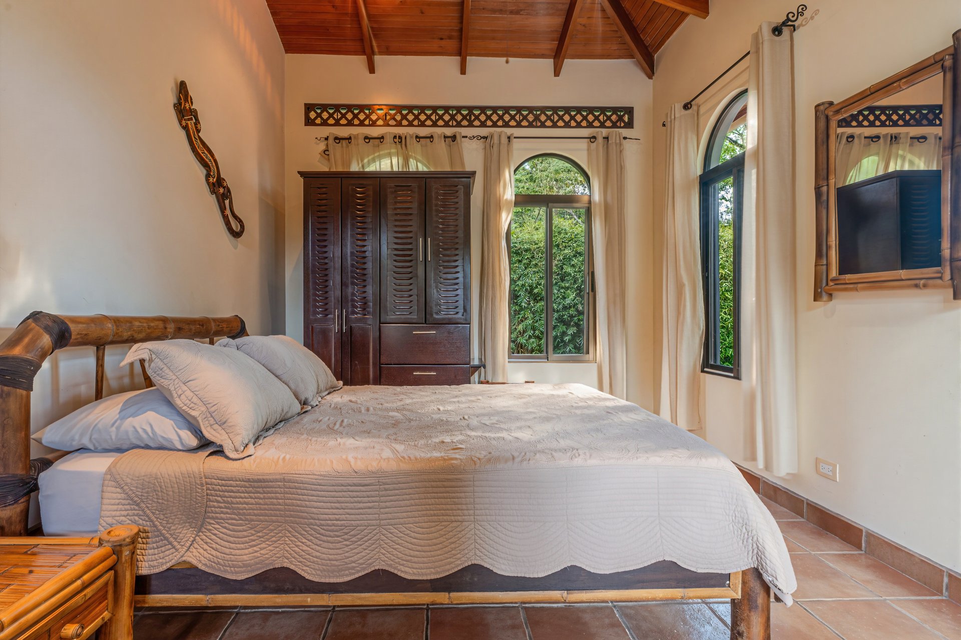 Ojochal Tropical Retreat | 4 Ensuite Bedrooms, Pool & Outdoor Living