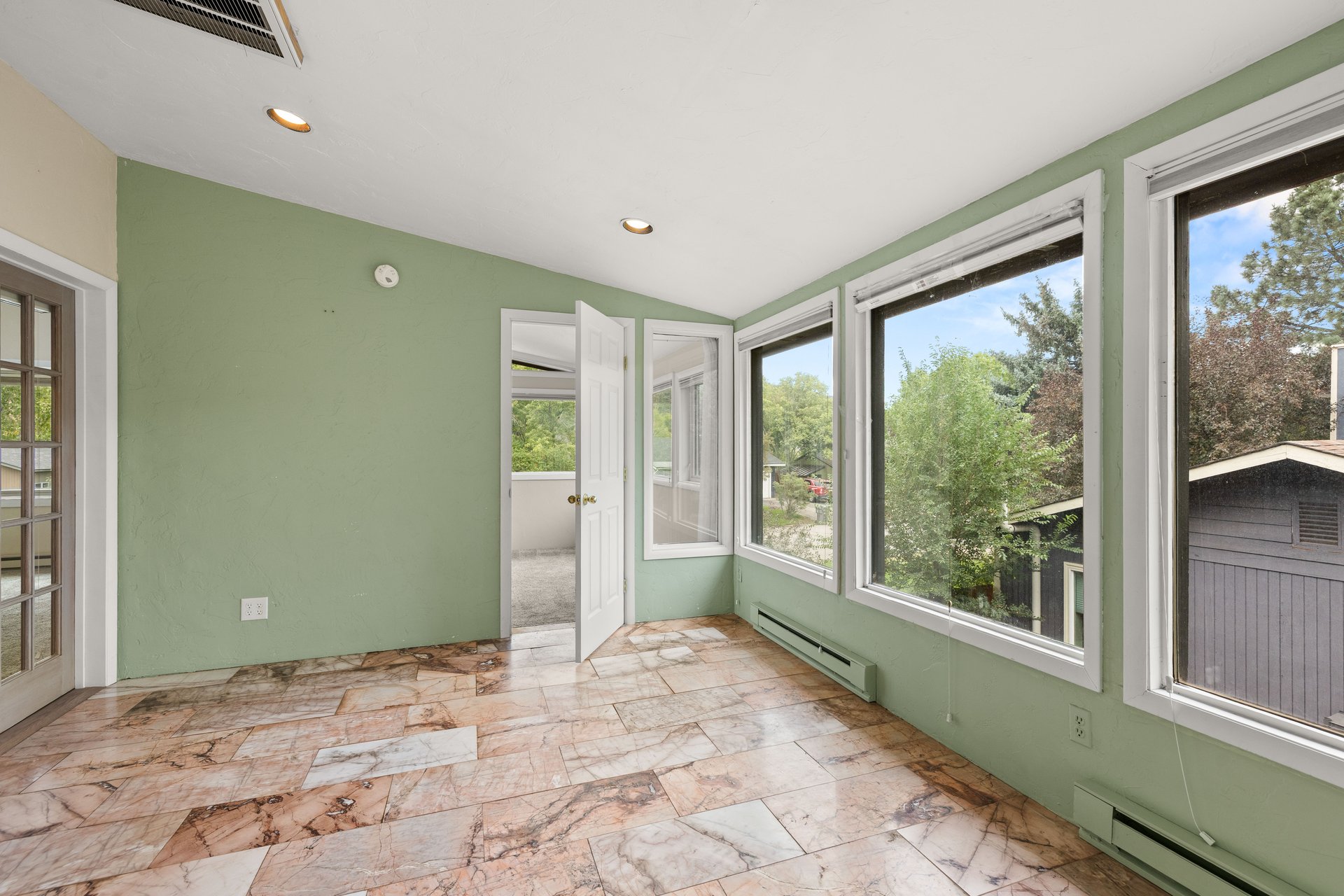 Spacious Mid-Valley Residence Near Crown Mountain Park