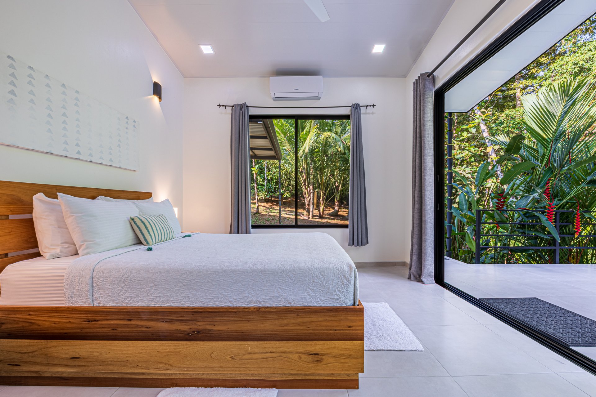 Casa Ballena Pearl with Extra building site!