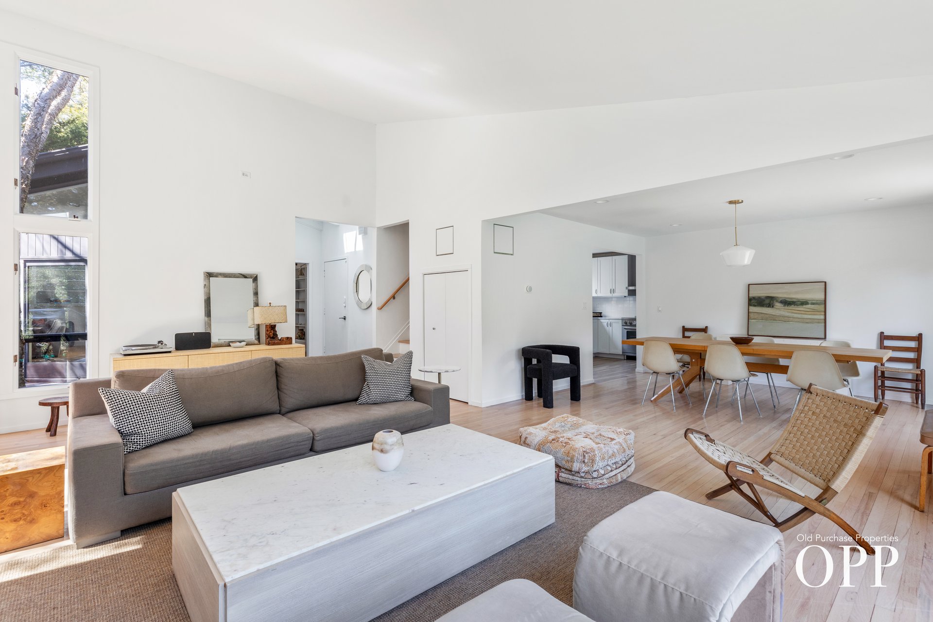 A MODERN RETREAT IN PRIME LOCATION