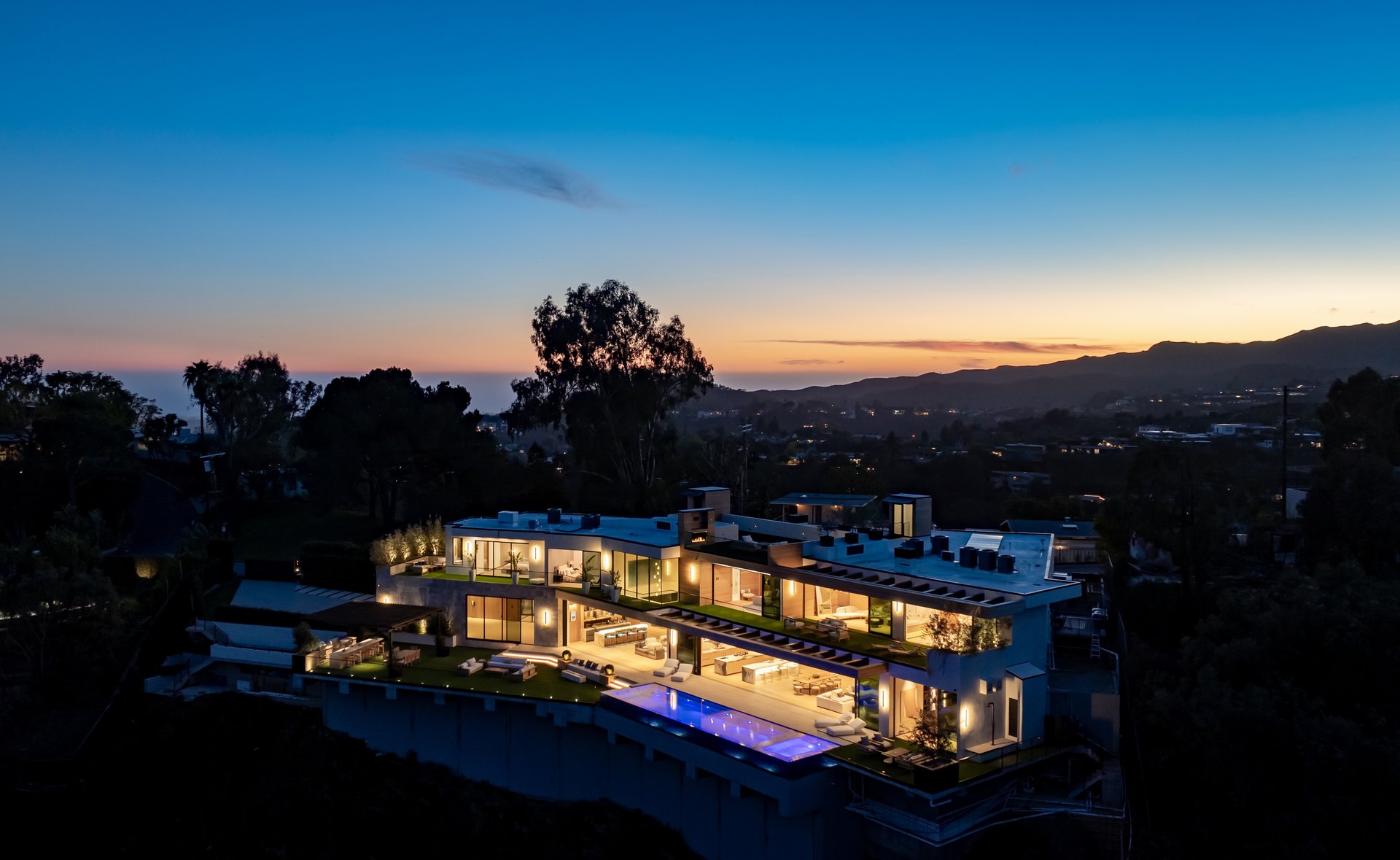 1104 N Tigertail Rd, Brentwood