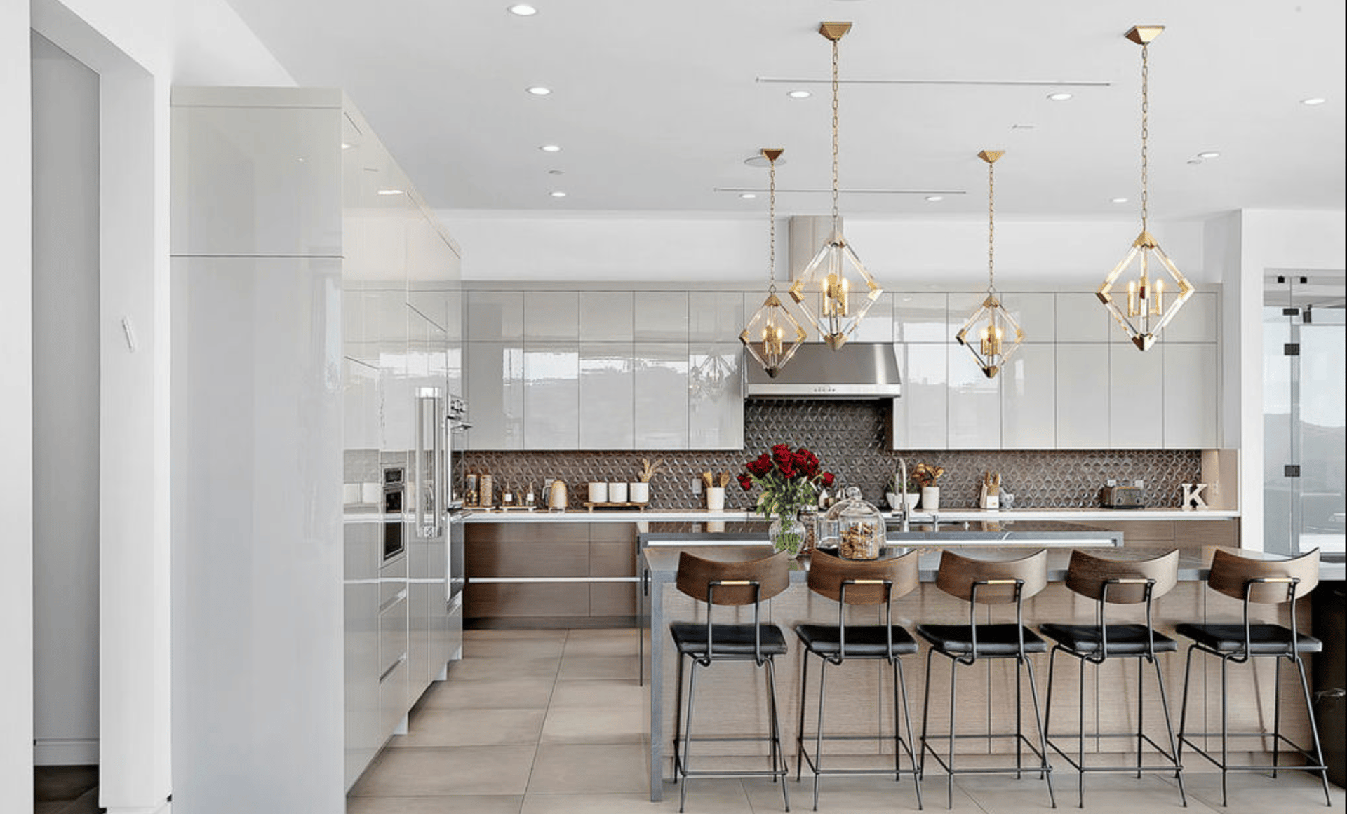 Lakeview Aura, Mirror Lake Drive, 90068