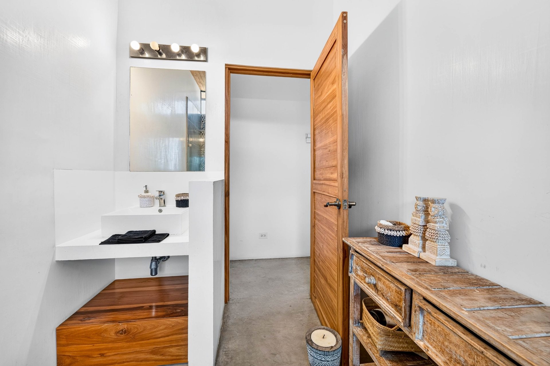 Casa Chavela | Luxury 4-Bedroom Home with Guest Cabin & Pool in Tamarindo