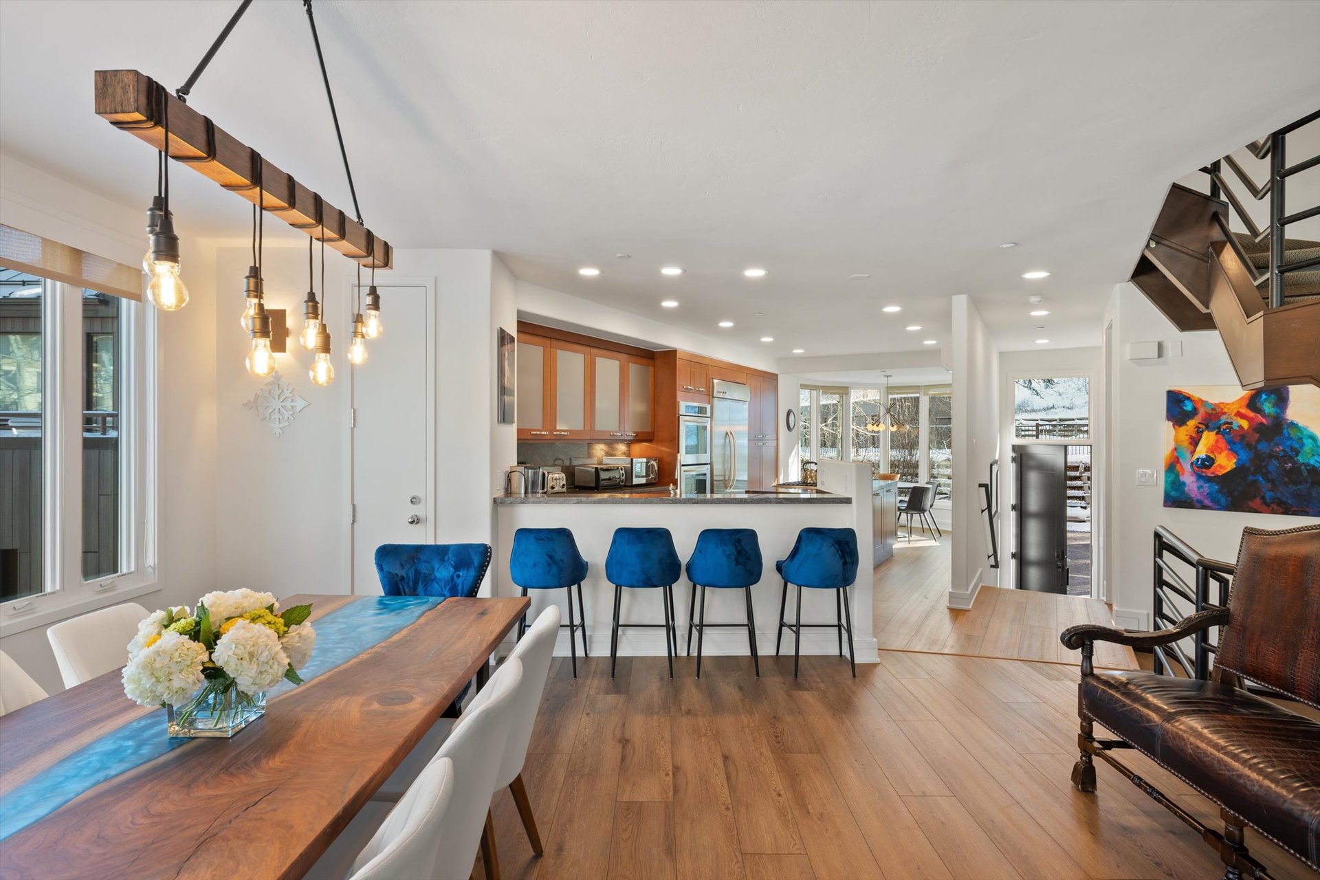 Ski-In/Ski-Out Luxury: Deerbrook Townhome