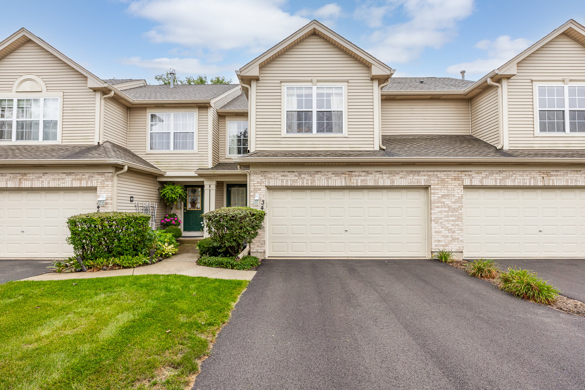 347 Gladstone Ln