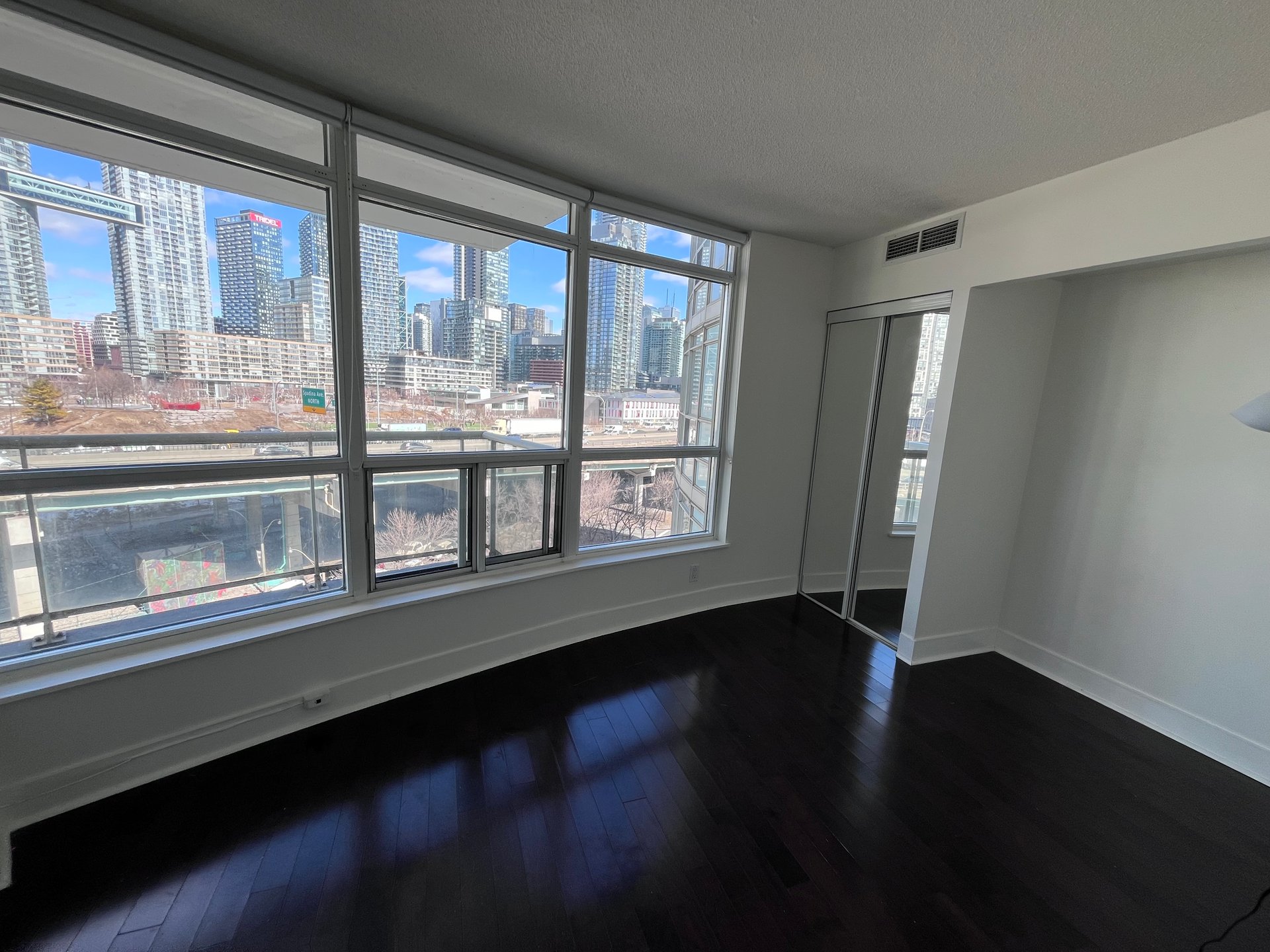 550 Queens Quay  911