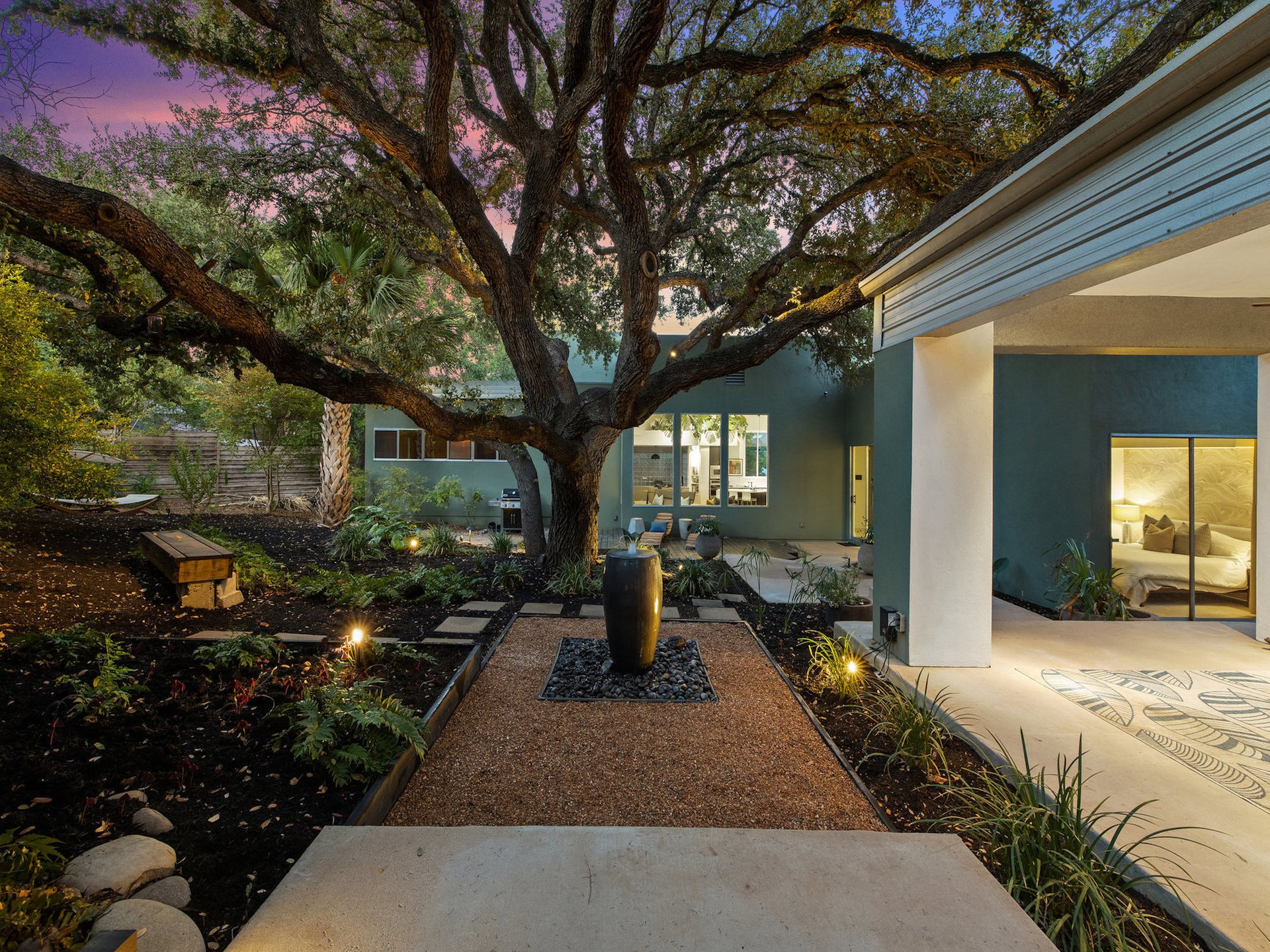 2700 De Soto DR