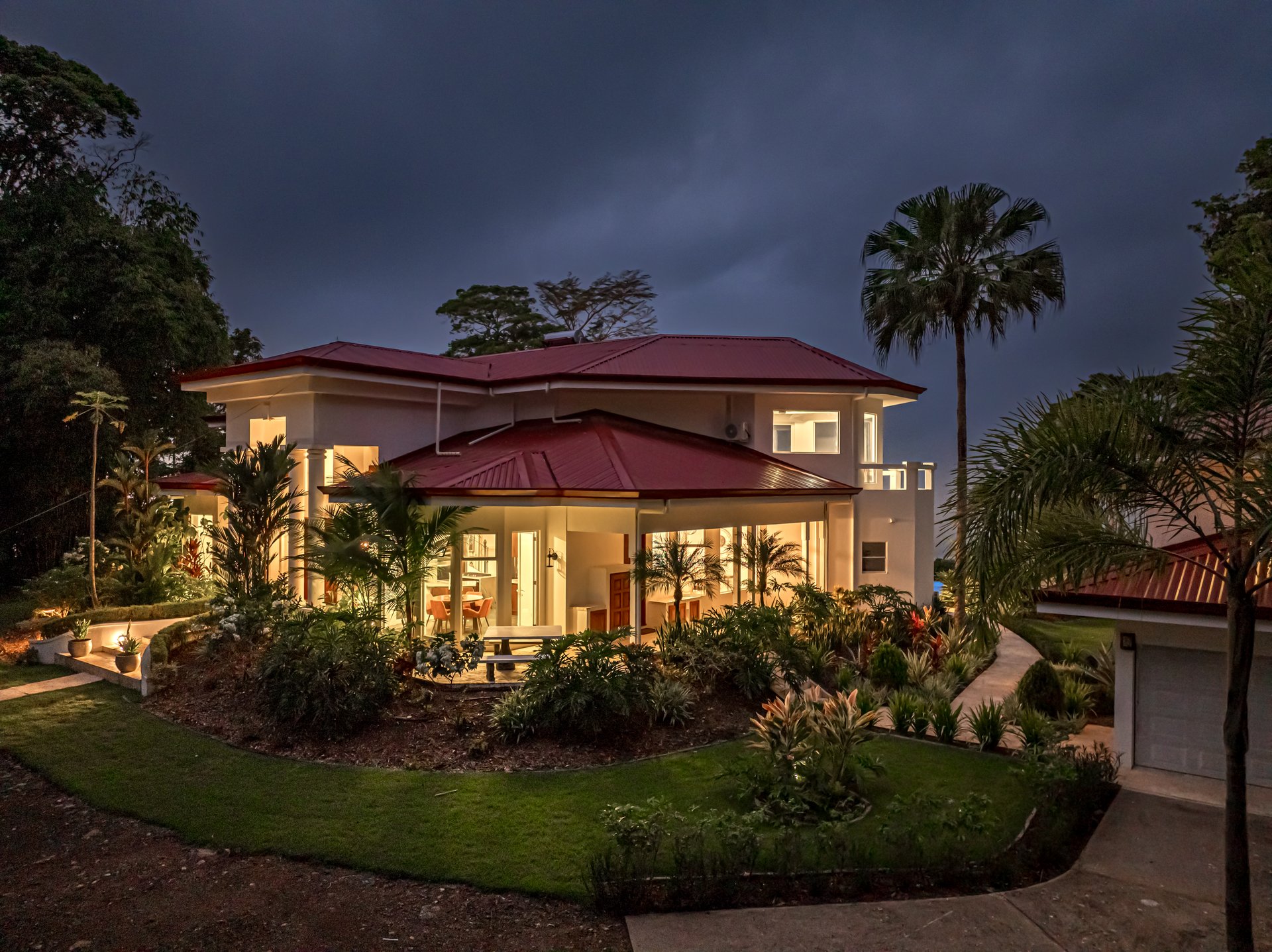 16 ACRES – 6 Bedroom Grand Estate With Guest House, 15 Minutes to Dominical, SPECTACULAR OCEAN VIEWS!!!