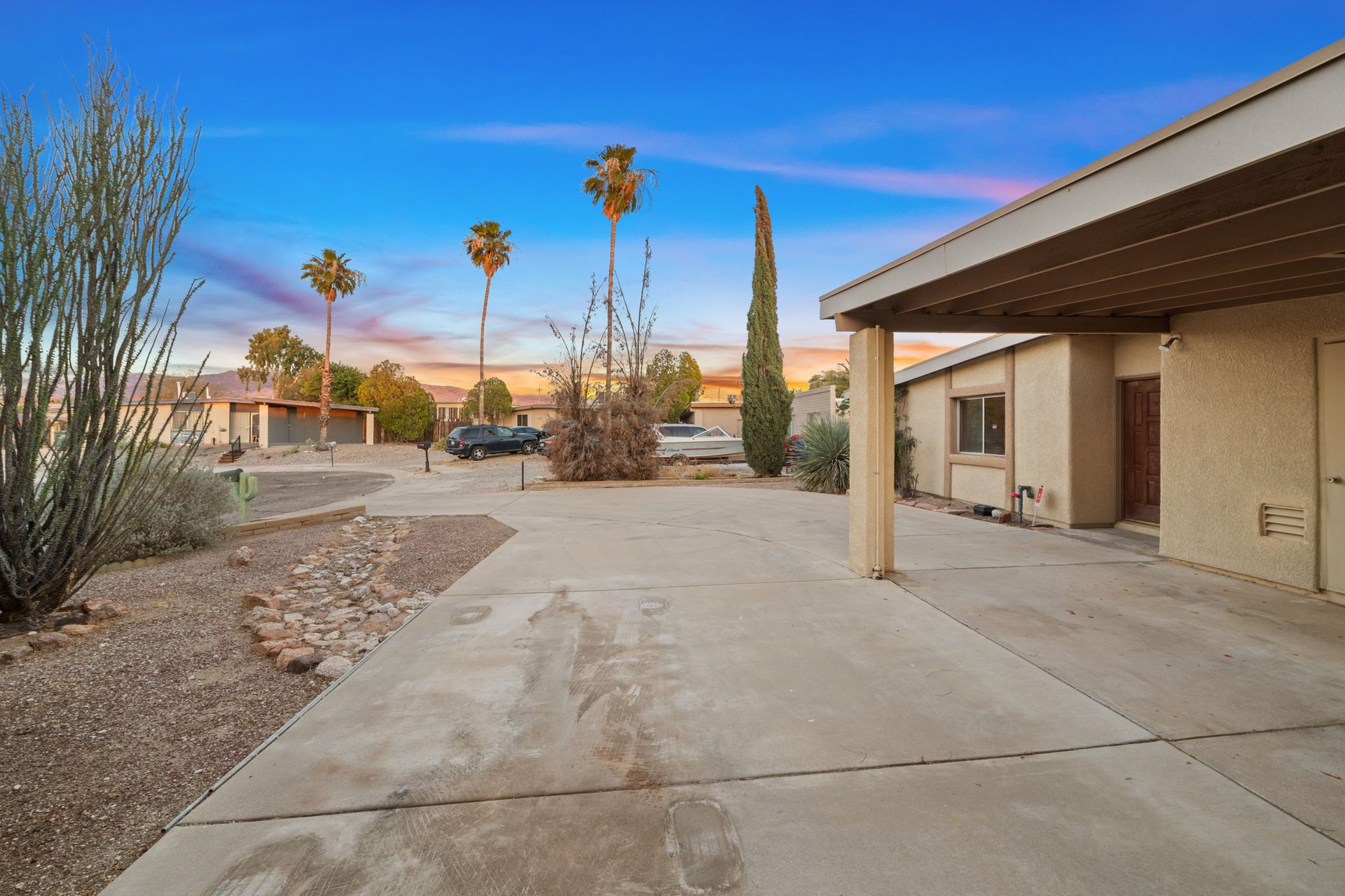 2540 S Marianne