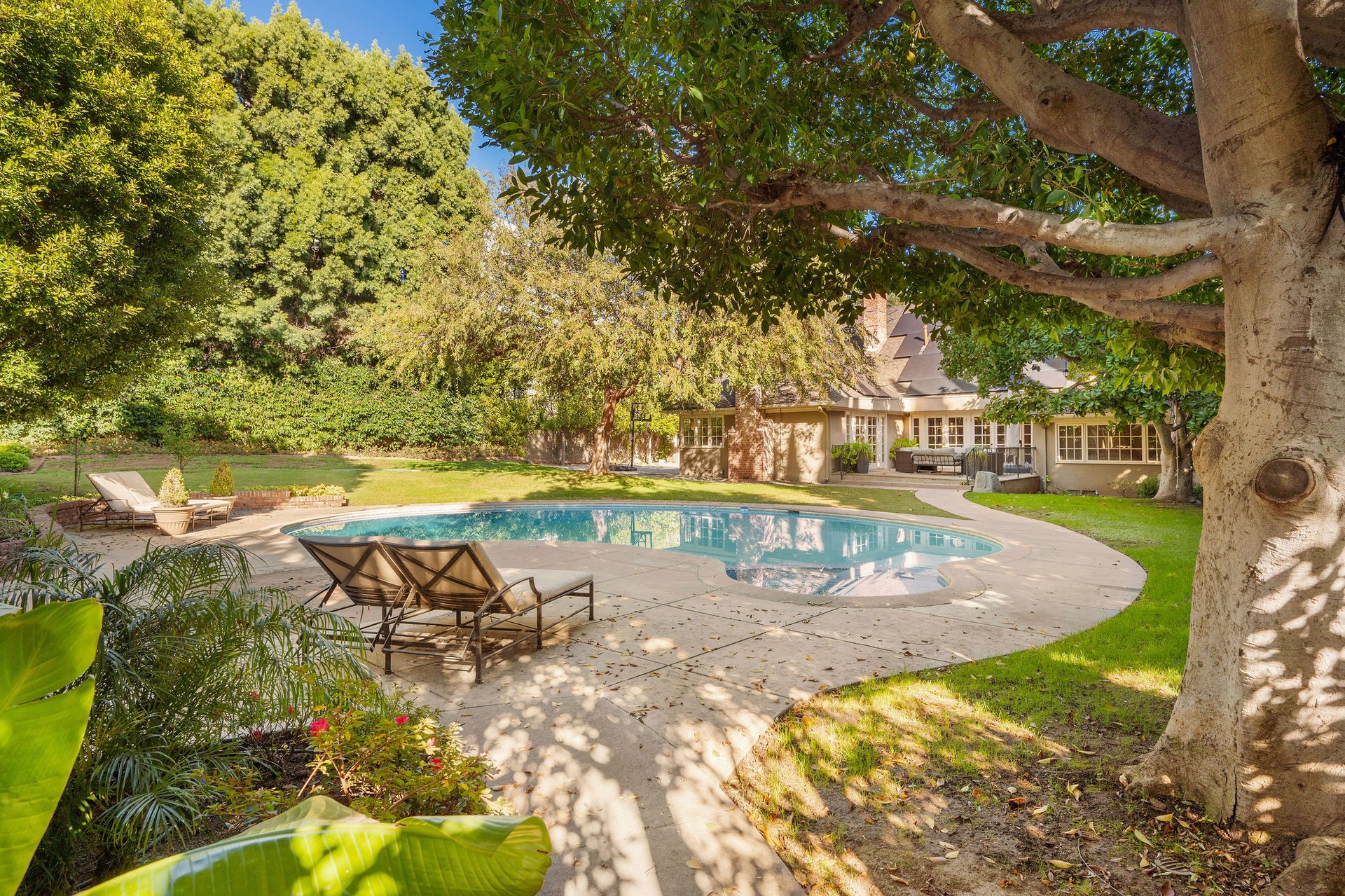 723 N Sierra Dr, Beverly Hills 