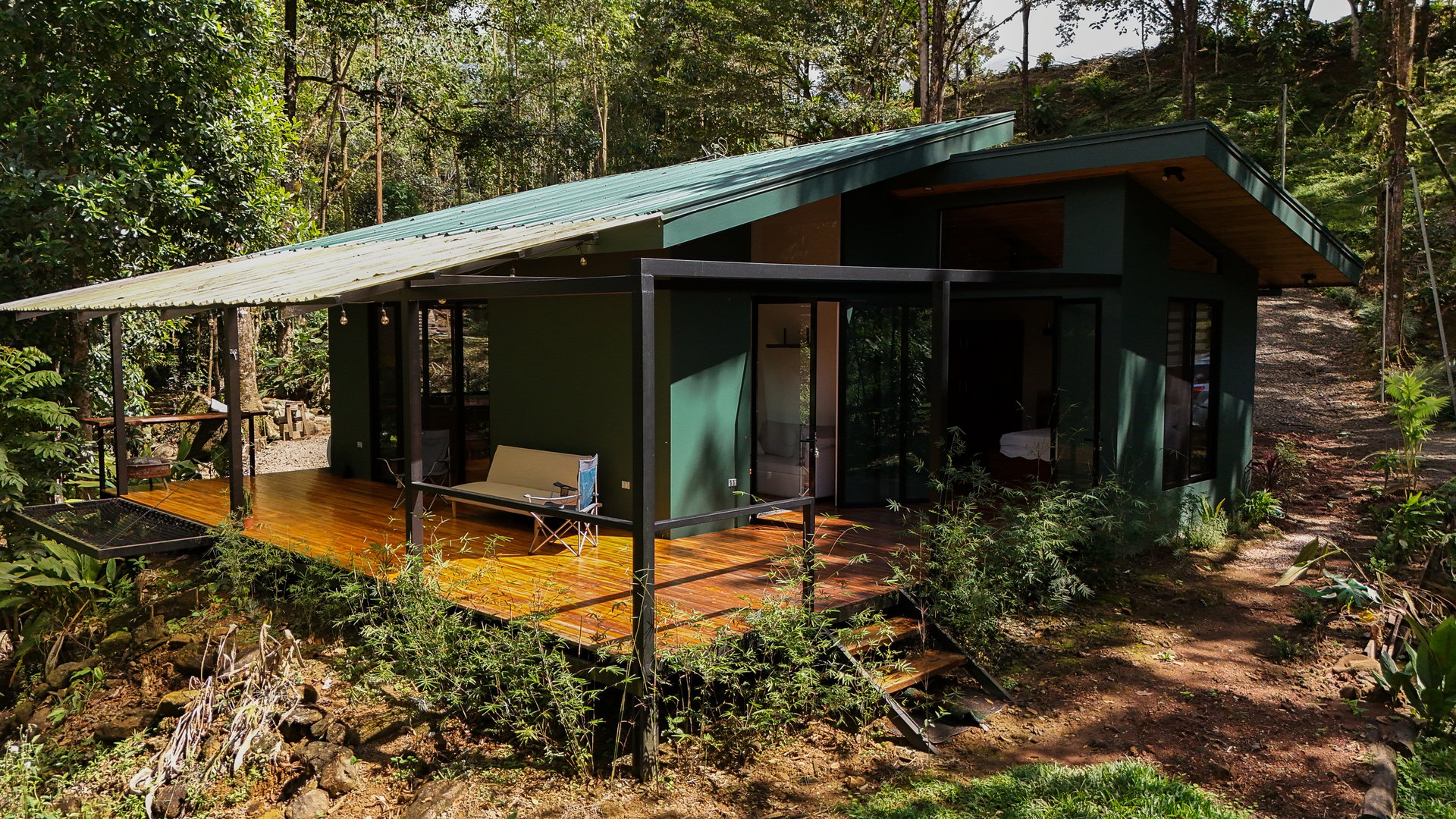 Costa Rica Mountain Retreat – 1.8 ha with Luxury Cabin, Private Lake & Riverfront