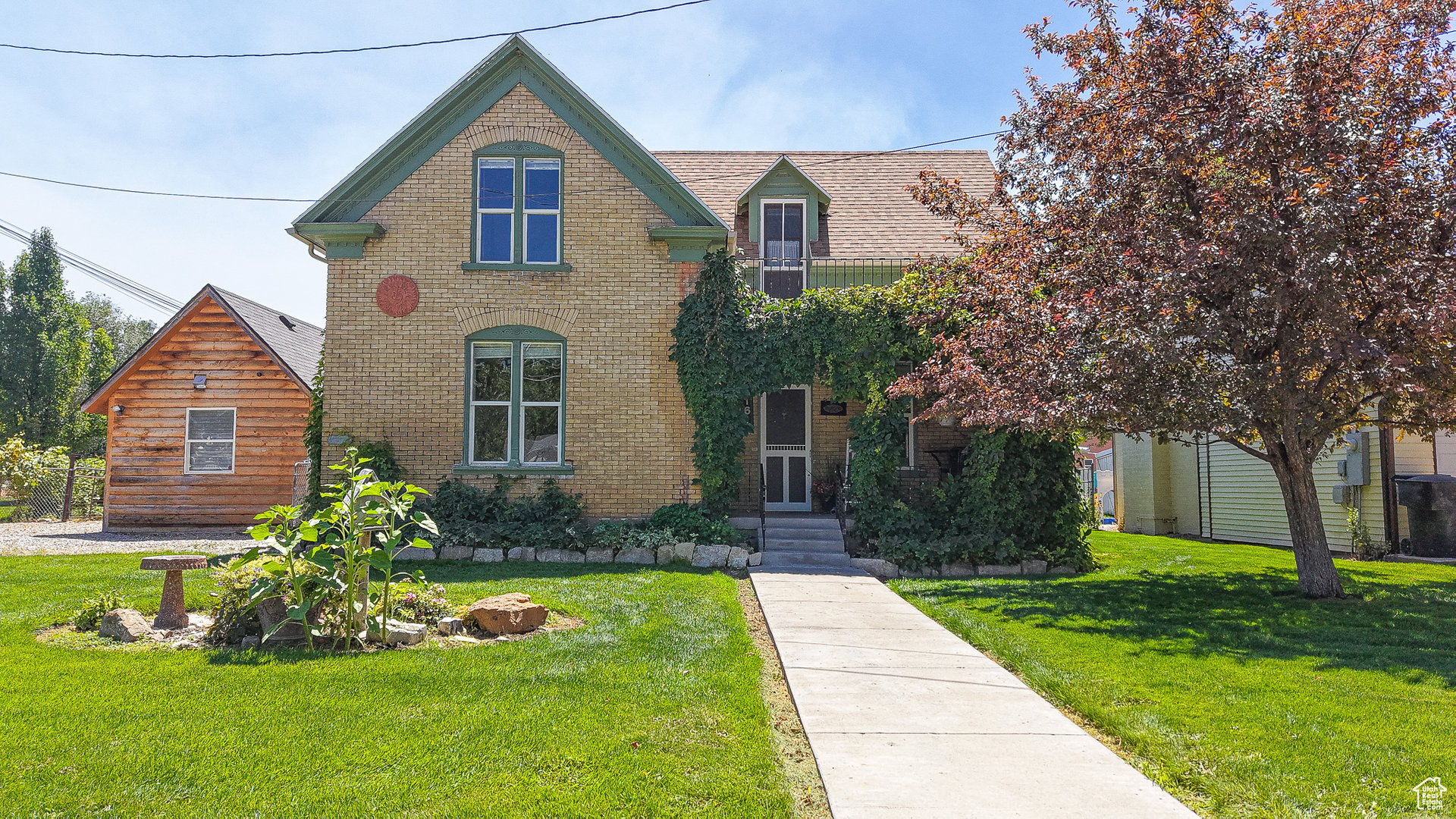 161 W Center St