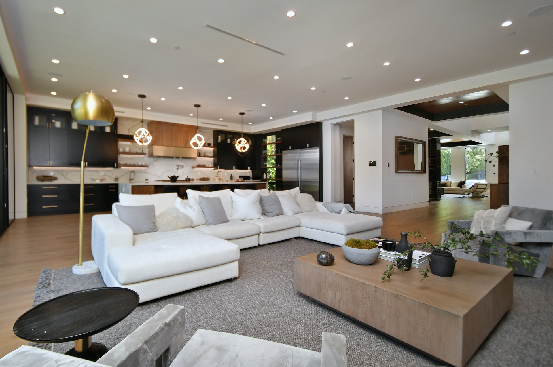 4544 Woodley Ave
