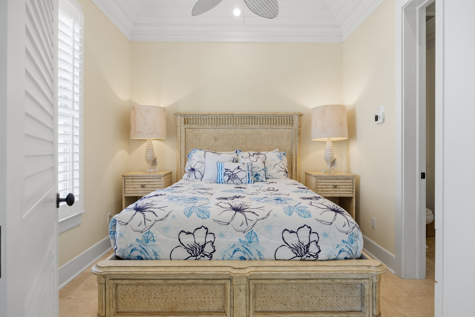 Sand Dollar, Schooner Bay 