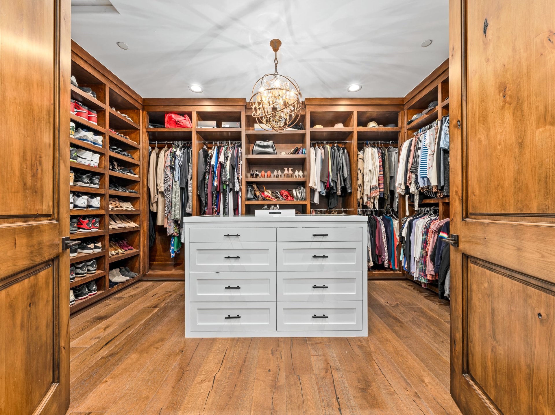 13031 Bloomfield St, Studio City